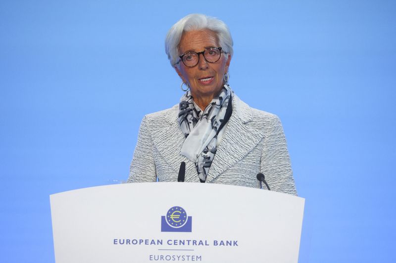 Christine Lagarde, presidenta del Banco Central Europeo (BCE) habla en una rueda de prensa tras la reunión de política monetaria del BCE en Fráncfort, Alemania. 8 de septiembre de 2022.  REUTERS/Kai Pfaffenbach/Archivo