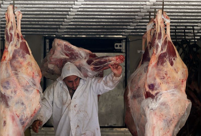 Existen varias versiones que explican por qué no debe comerse carne en este periodo del año litúrgico (Foto: REUTERS/Paulo Whitaker)