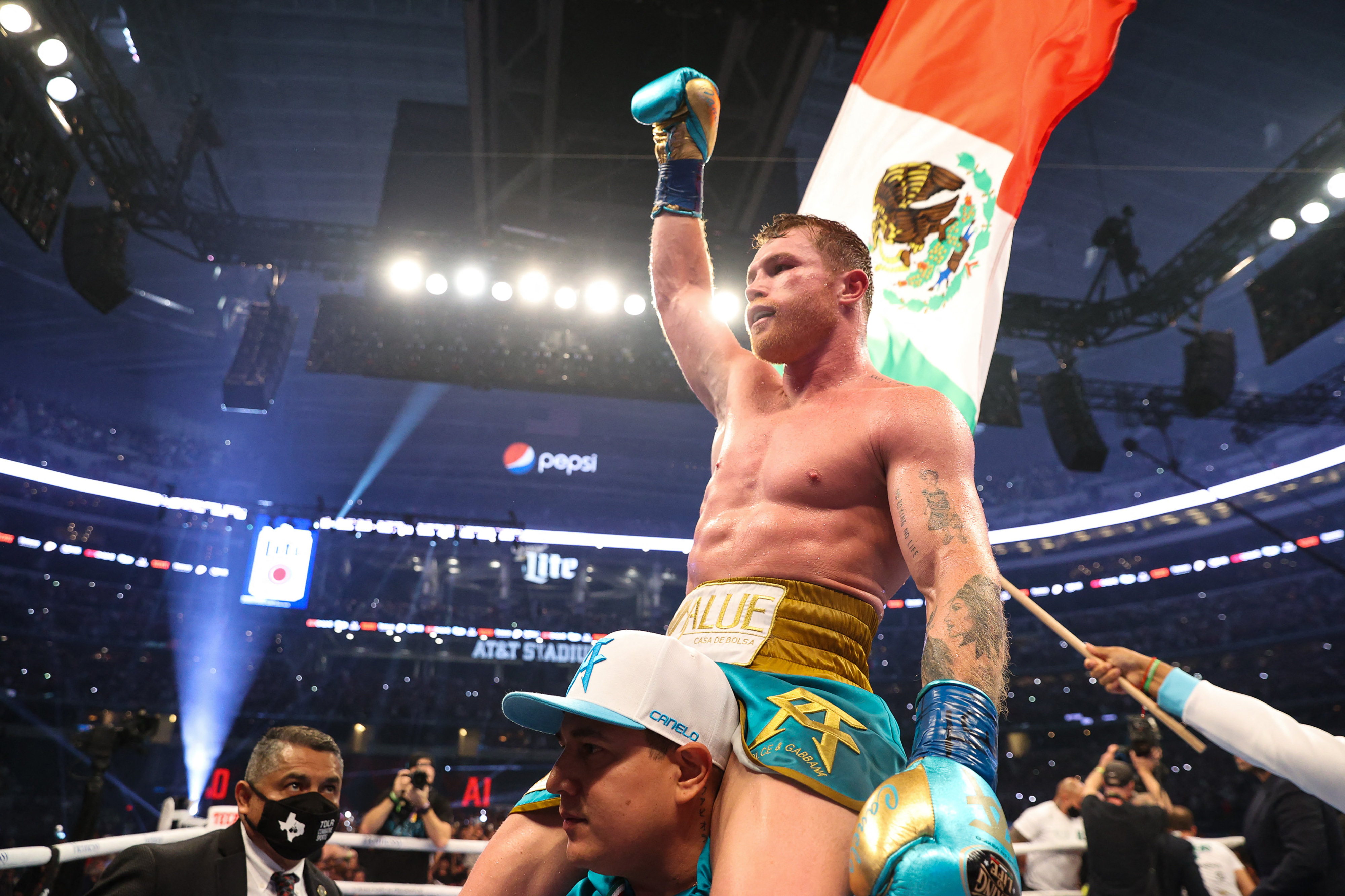 Julio César Chávez considered that Canelo lacks the affection of the people to be like him (Photo: Ed MULHOLLAND / Matchroom Boxing / AFP) 