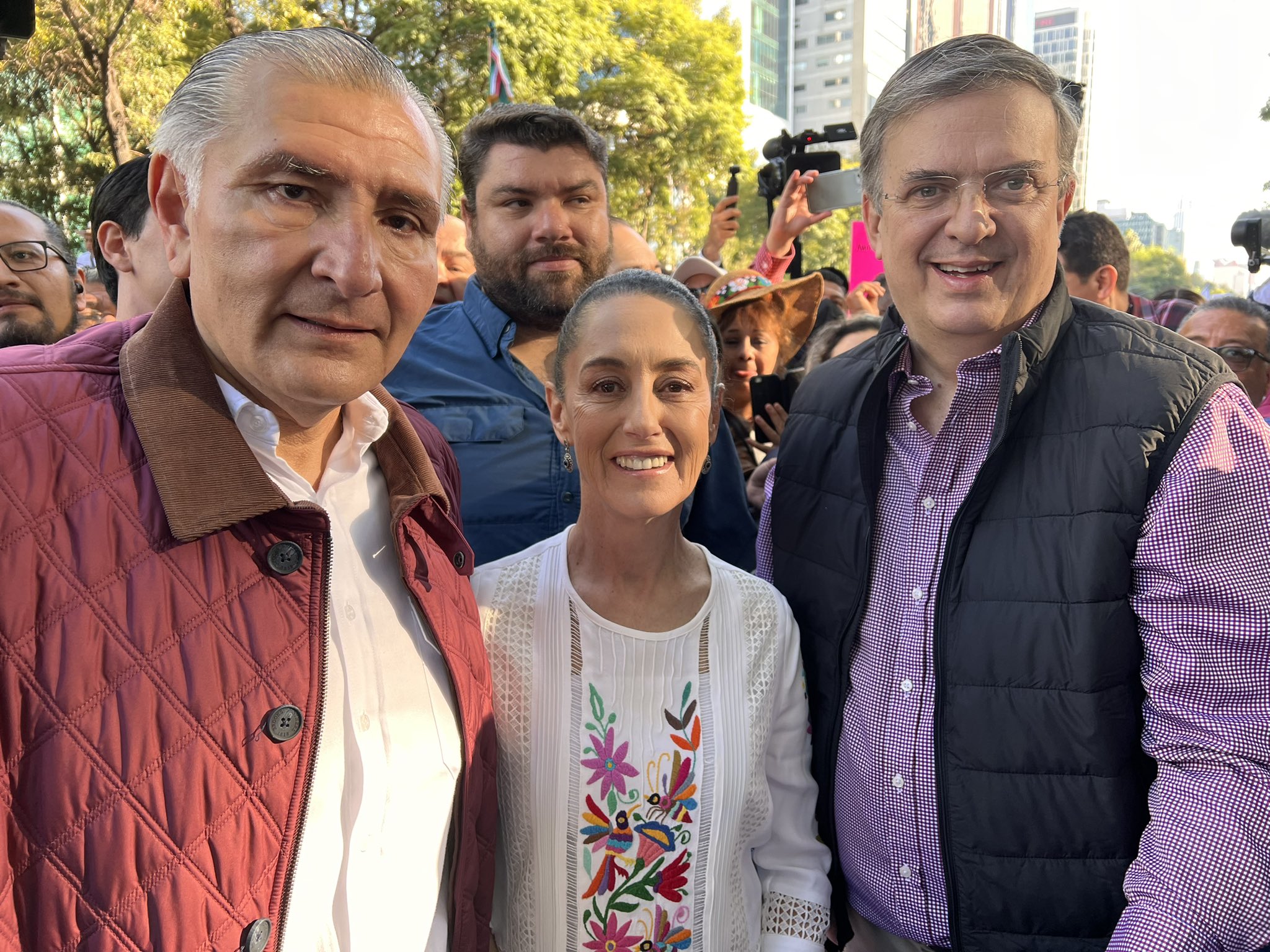 Marcha de AMLO: corcholatas de Morena se reunieron en el Ángel; López Obrador partió de Palacio Nacional