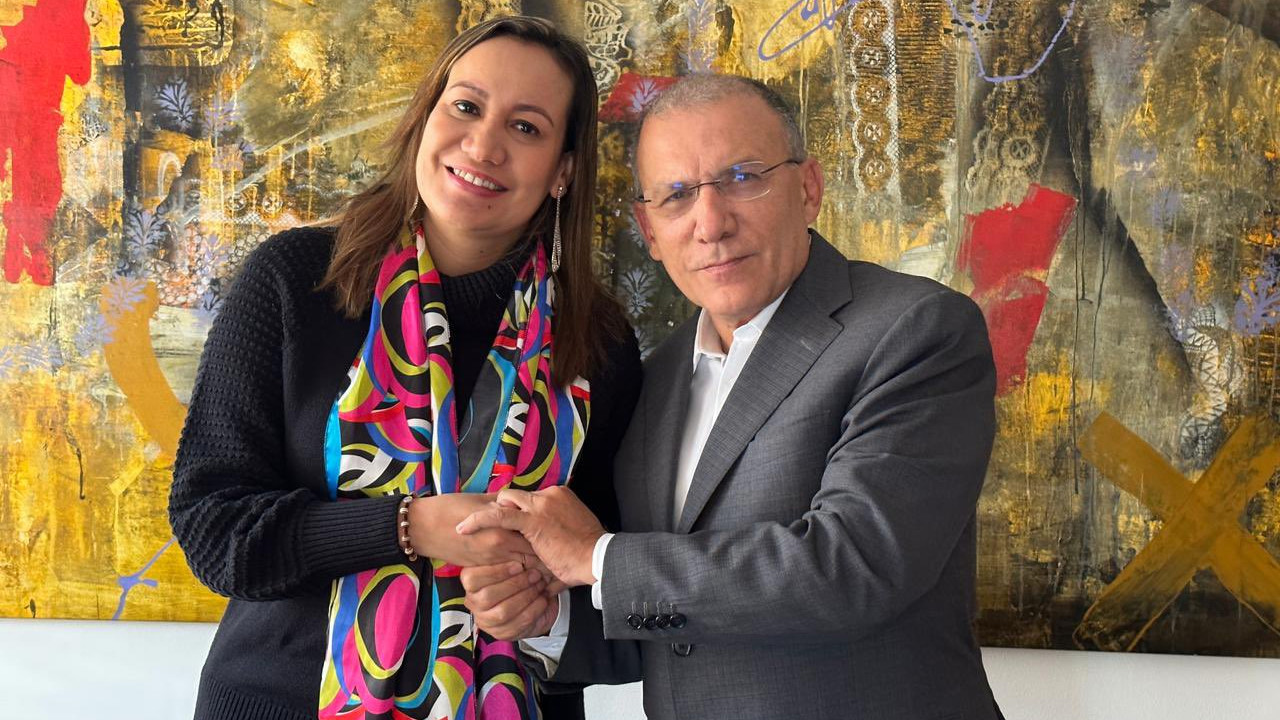 Roy Barreras and Carolina Corcho 'firman la paz' ​​tras agarrones por la renamea a la salud. Twitter.
