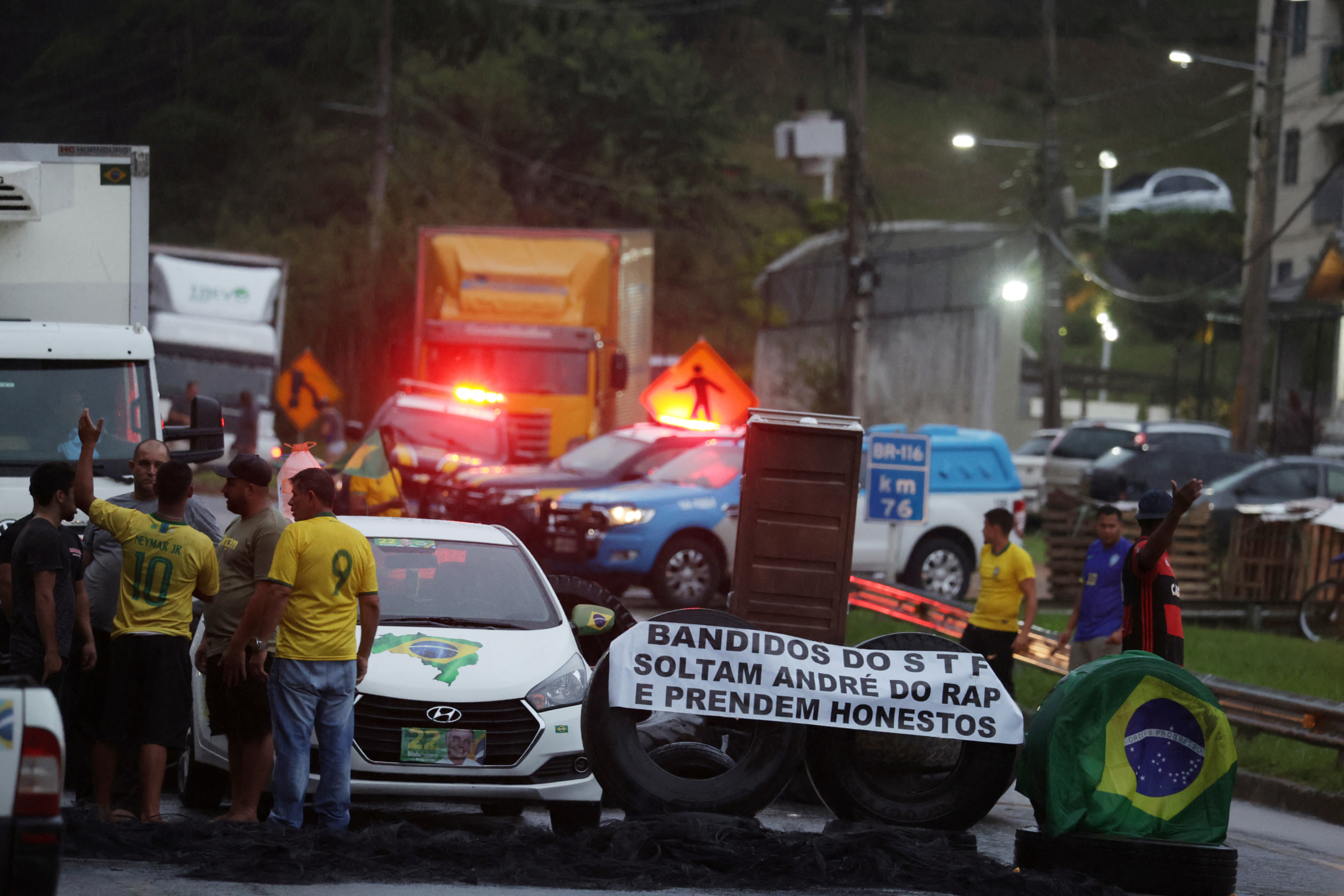 Camioneros bolsonaristas han instalado más de 270 bloqueos en carreteras de 20 de los 27 estados de Brasil (REUTERS/Pilar Olivares)