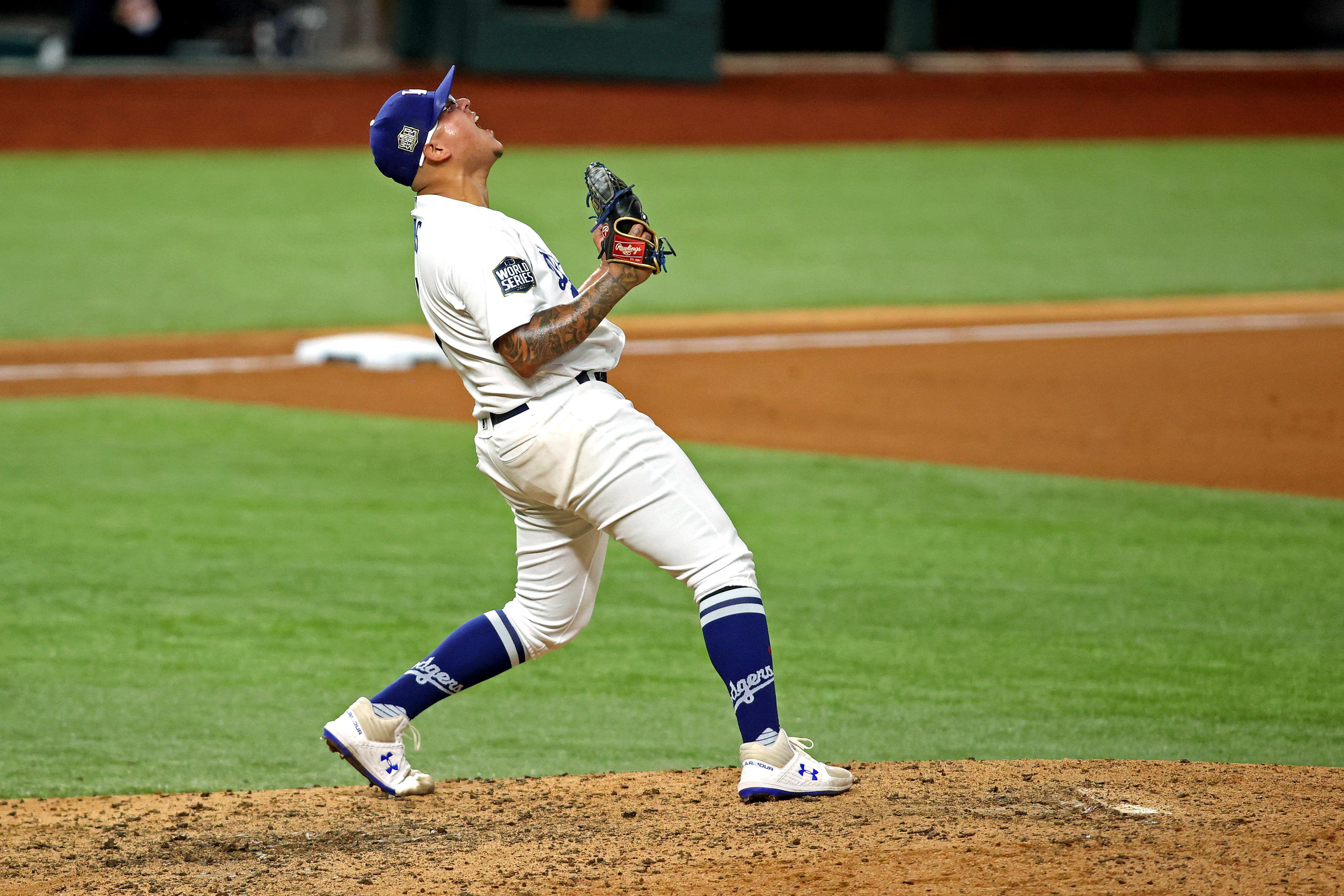 Julio Urías fue el encargado de finiquitar la victoria de los Dodgers en la Serie Mundial de 2020 (Foto: Tim Heitman/REUTERS)