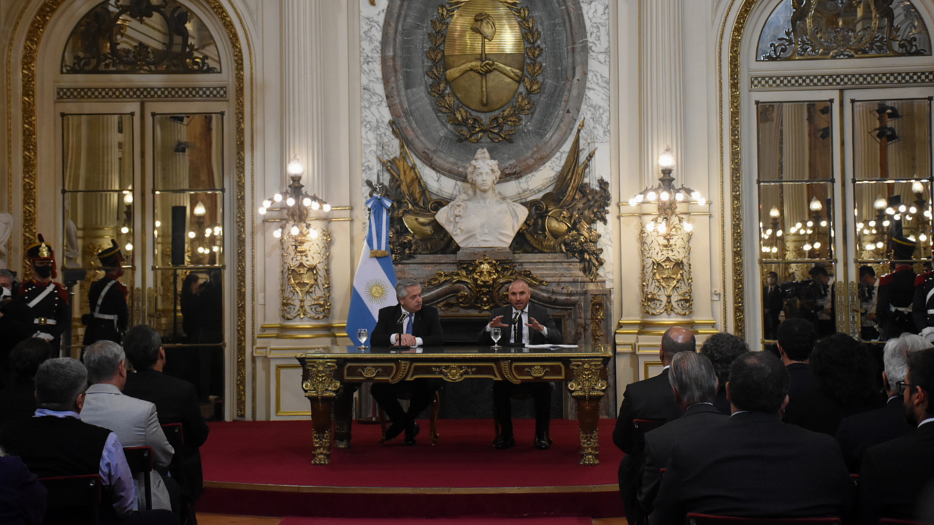 La conferencia de prensa de Alberto Fernandez y Martin Guzman, ayer en la Casa Rosada (Nicolás Stulberg)