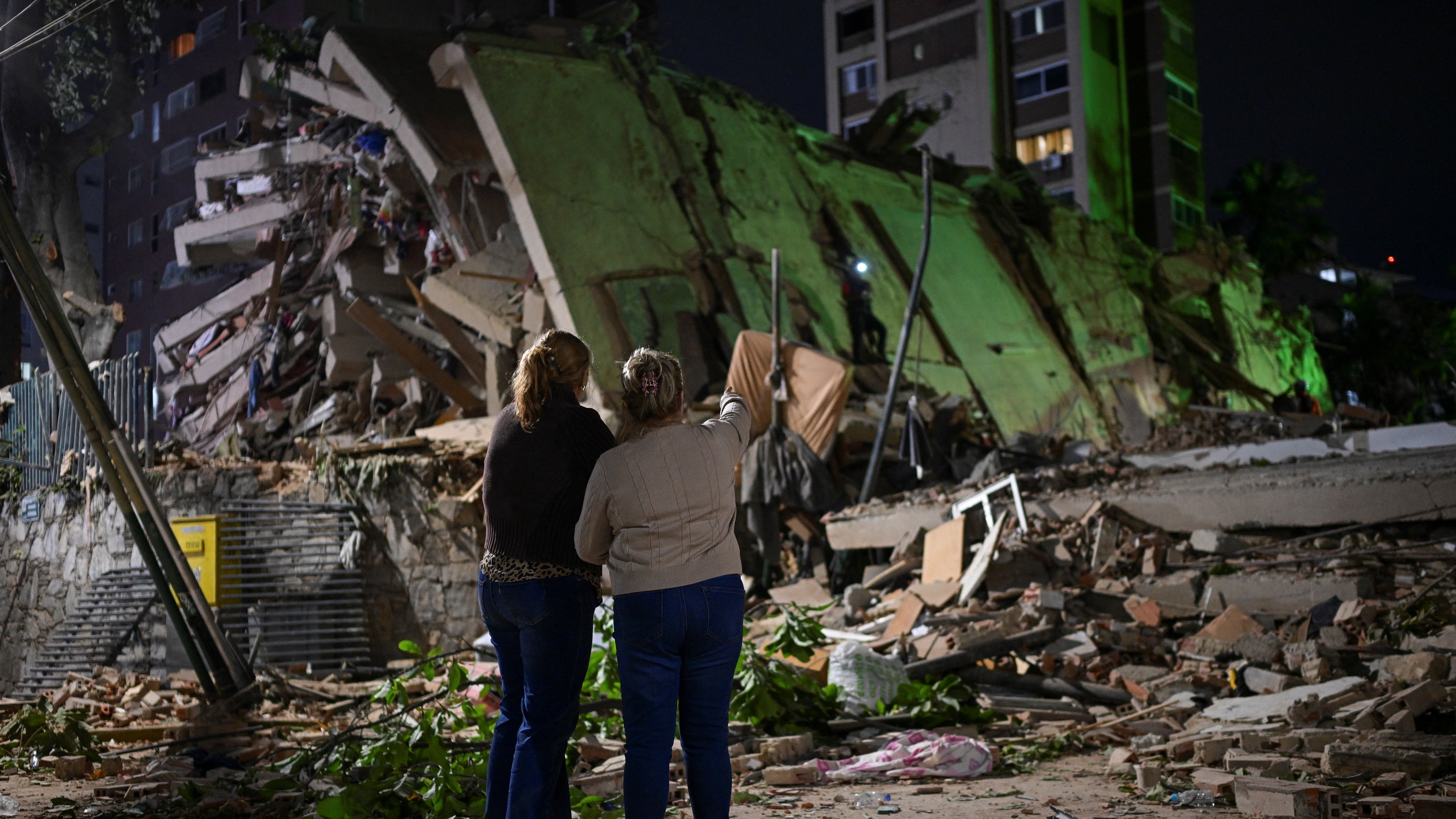Venezolanos en Estados Unidos se apresuran a enviar ayuda a las v&iacute;ctimas del terremoto, pero el aeropuerto de Caracas est&aacute; cerrado
