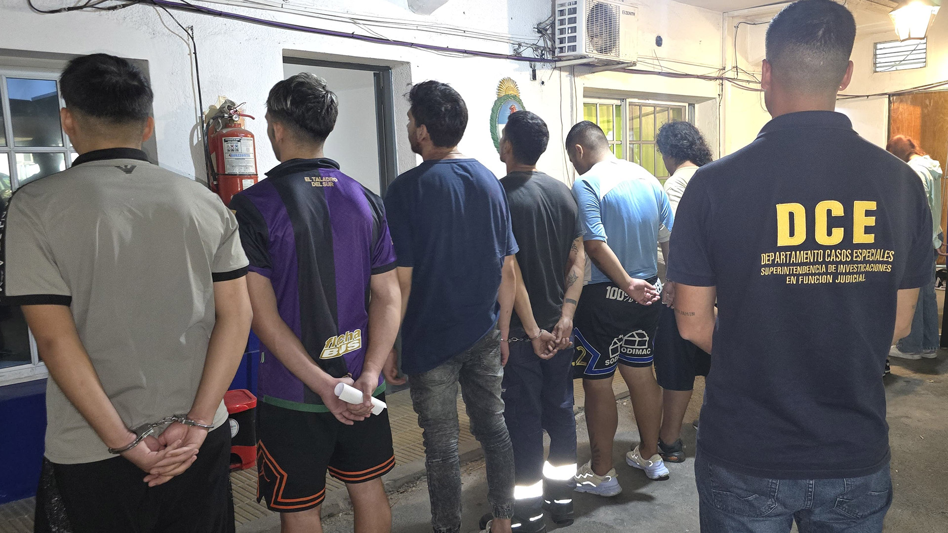 Impactantes lluvias en La Rioja: colapsó un puente y se inundó la estación de micros en Chilecito