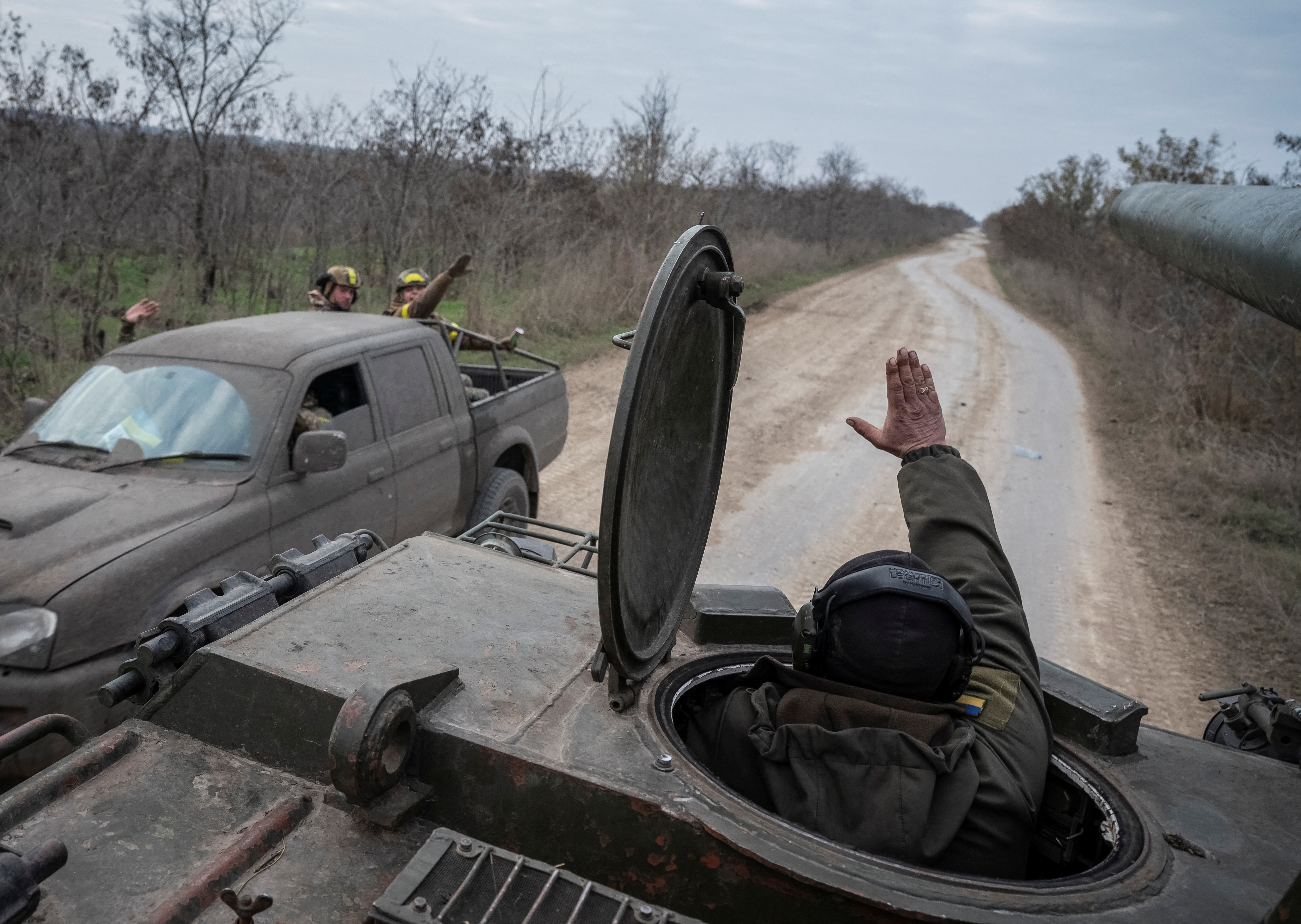 Ukrainian soldiers near a front line in the Kherson region of Ukraine on November 9, 2022.  (REUTERS/Viacheslav Ratynskyi)