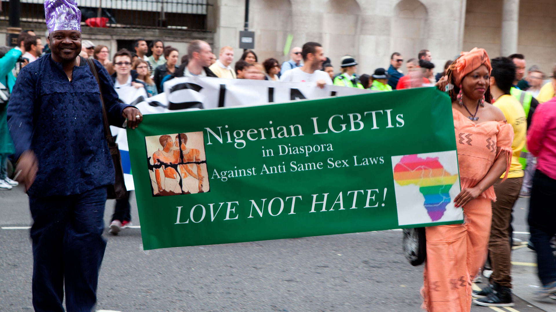 Un grupo de ciudadanos nigerianos se manifiestan contra las leyes anti-LGBT de su país en una Marcha del Orgullo en Londres (Grosby)
