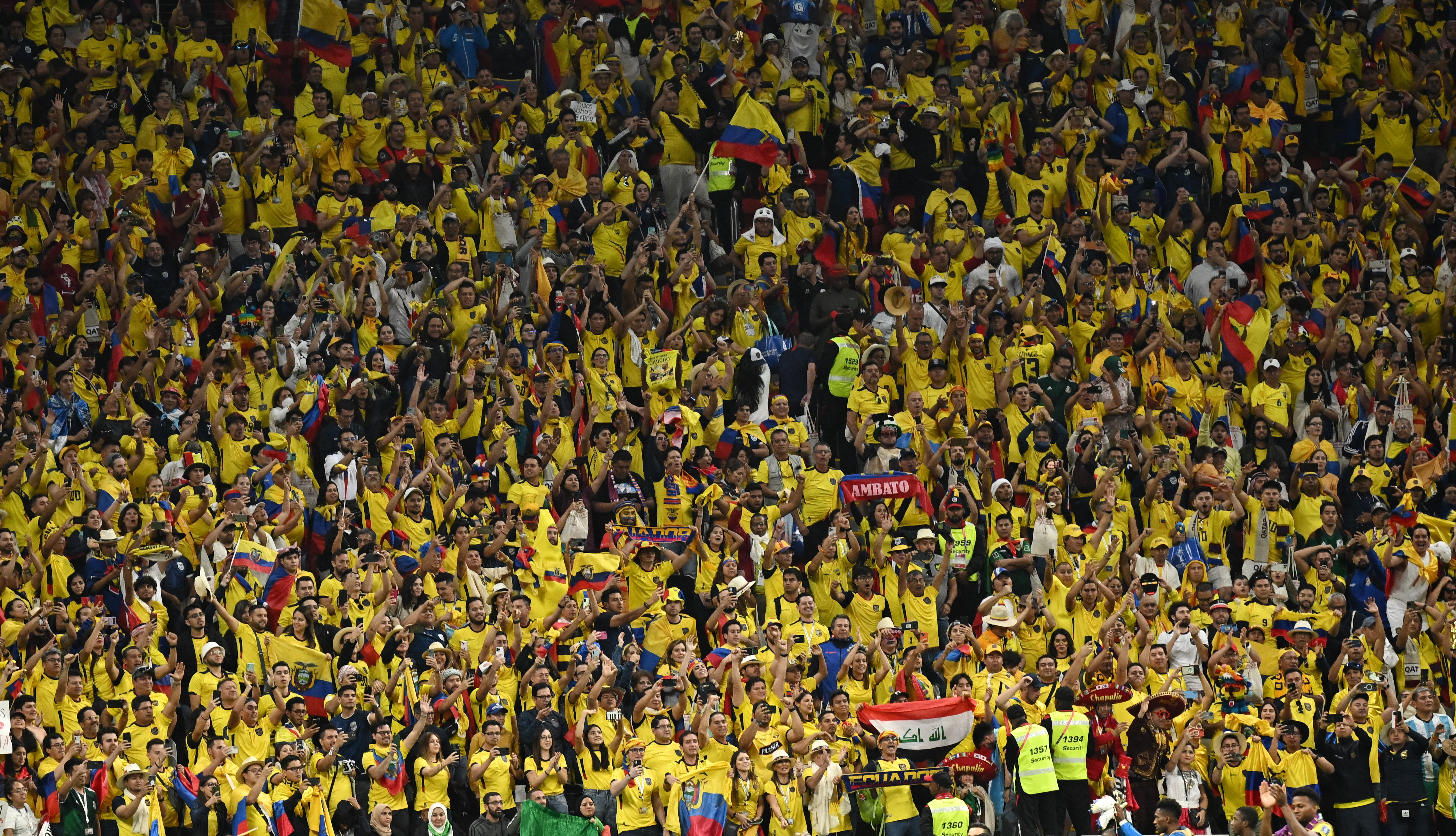 El comunicado de la FIFA indicó que hubo cánticos discriminatorios por parte de los aficionados ecuatorianos (Reuters)