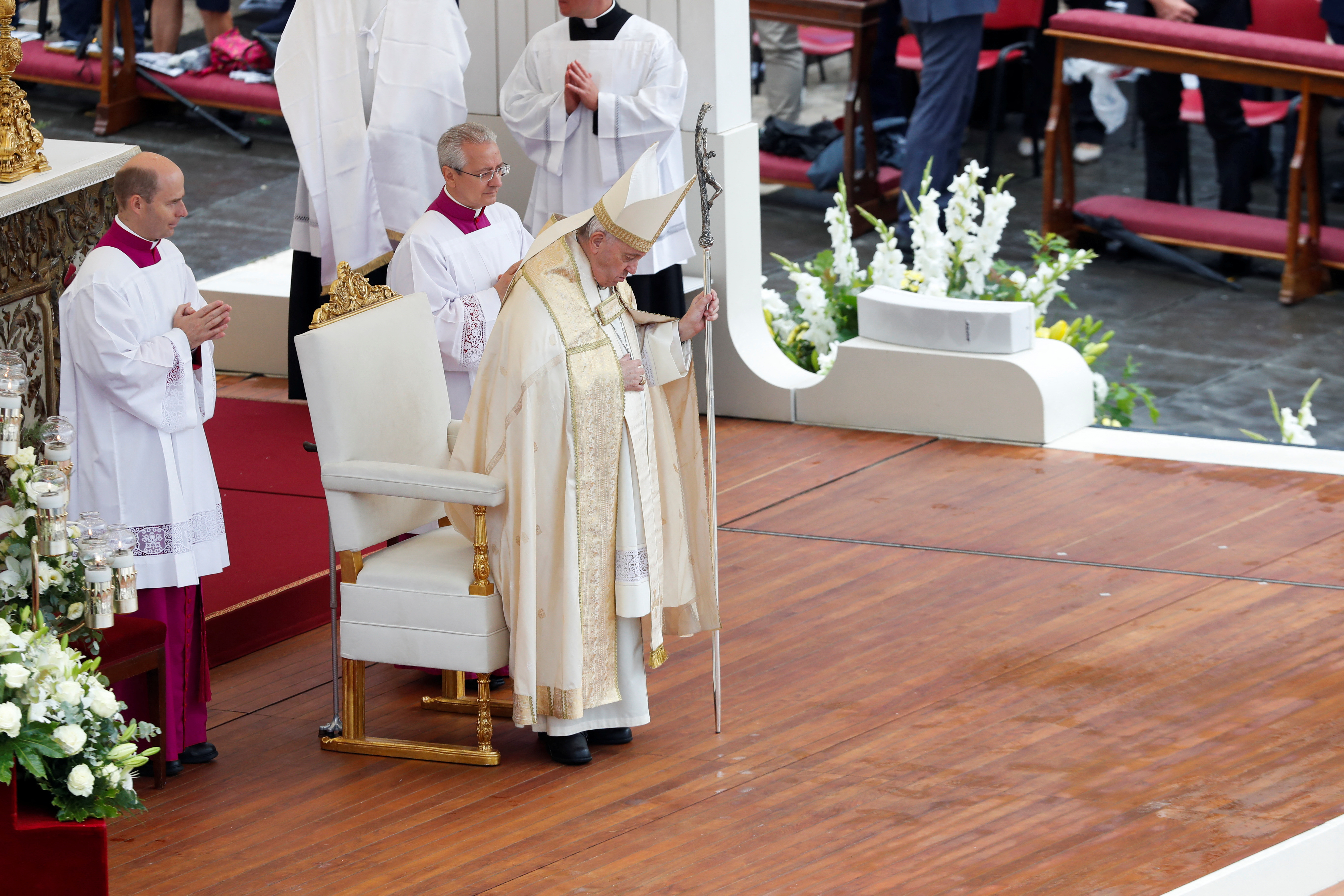 Pope Francis attends a mass for the beatification of Pope John Paul I in St. Peter's Square at the Vatican, on September 4, 2022. (REUTERS/Remo Casilli) (Vatican Media/Handout)