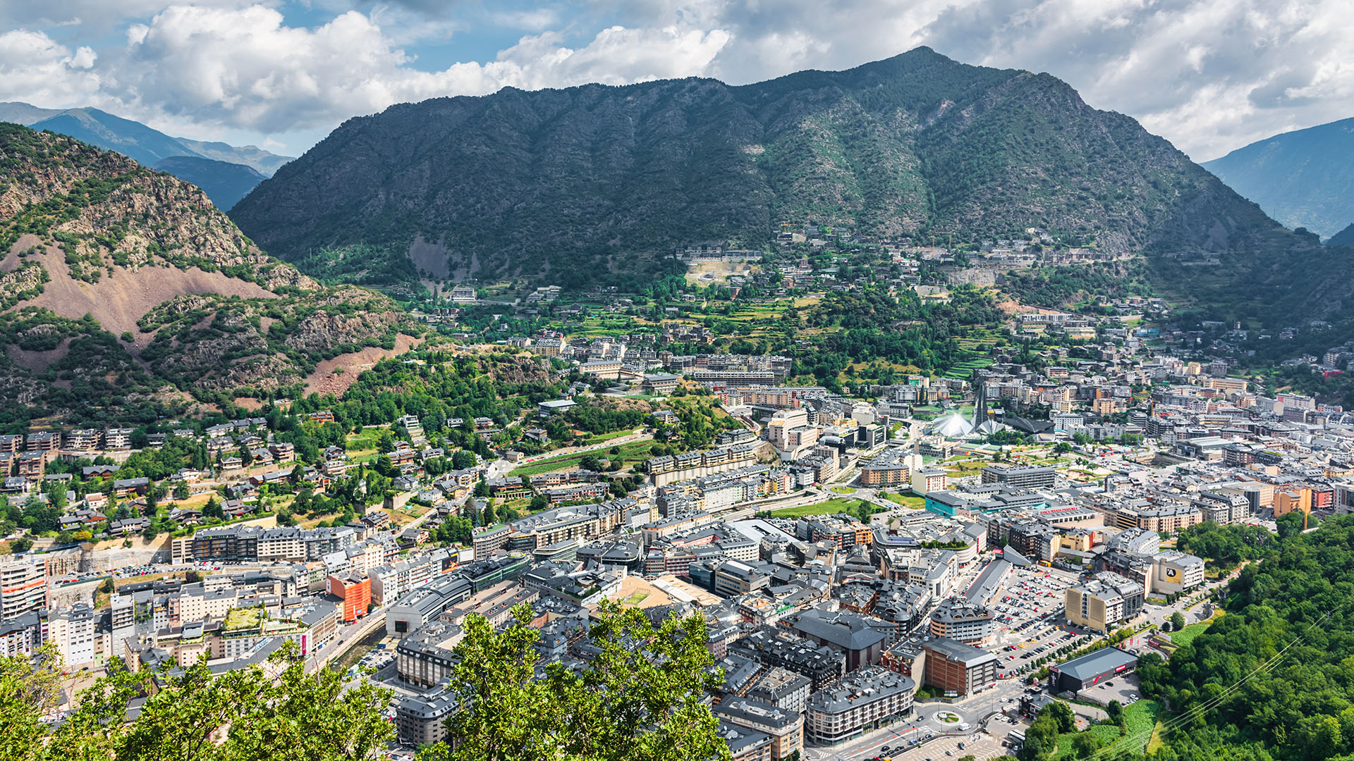 Foto aérea del centro de Andorra la Vieja, la capital del pequeño país. (Getty)