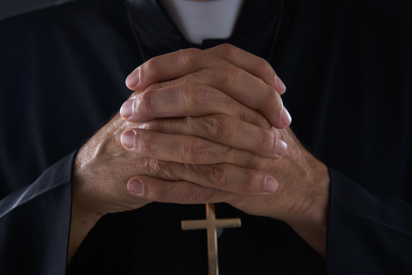 Policía relata que fue víctima de abuso sexual por parte de un sacerdote