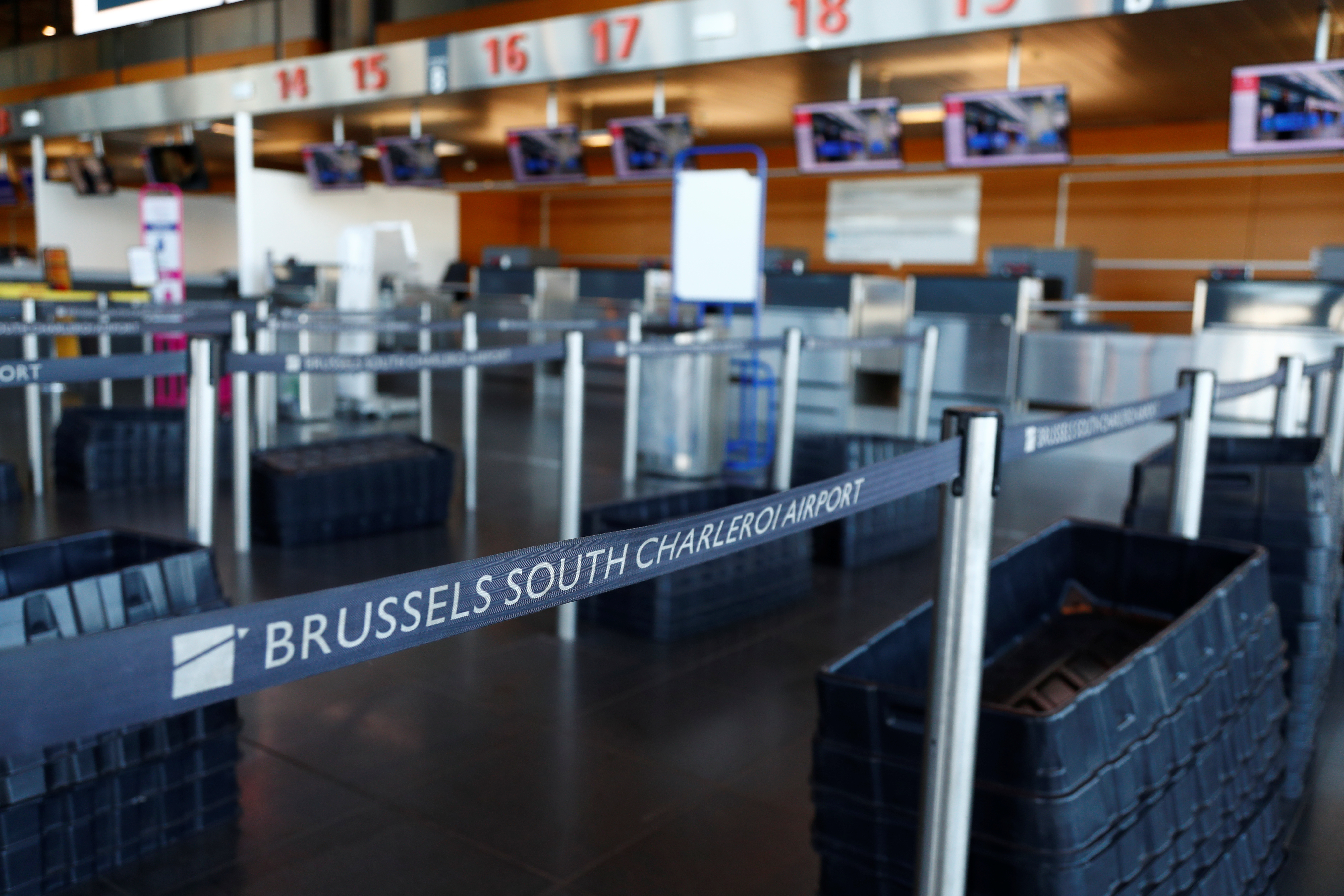 Colas de facturación vacías en el aeropuerto de Bruselas Sur Charleroi. Charleroi, Bélgica 24 de marzo de 2020. REUTERS/Francois Lenoir/Archivo