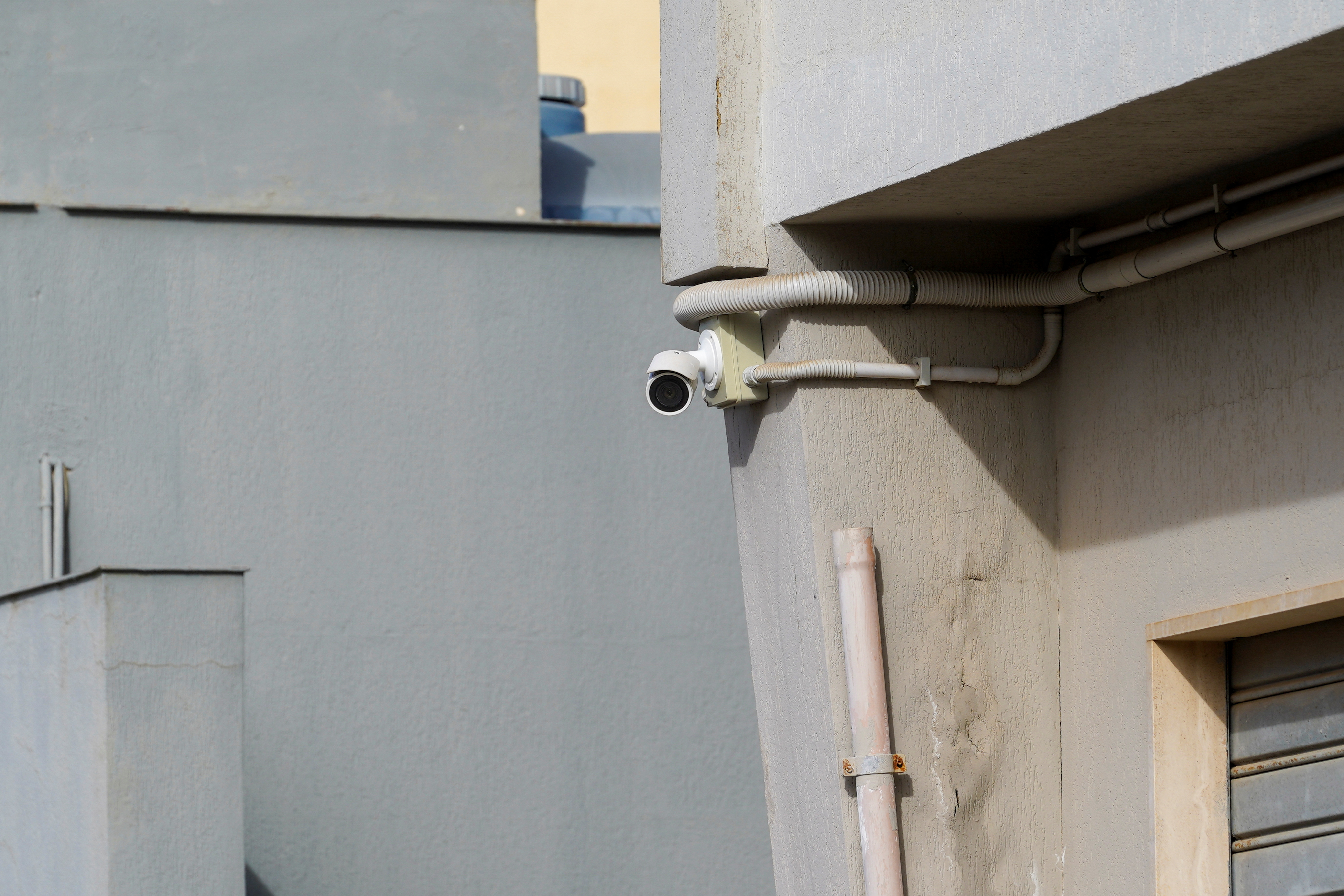Una cámara de seguridad cerca del ingreso del escondite del jefe mafioso (REUTERS/Antonio Parrinello)