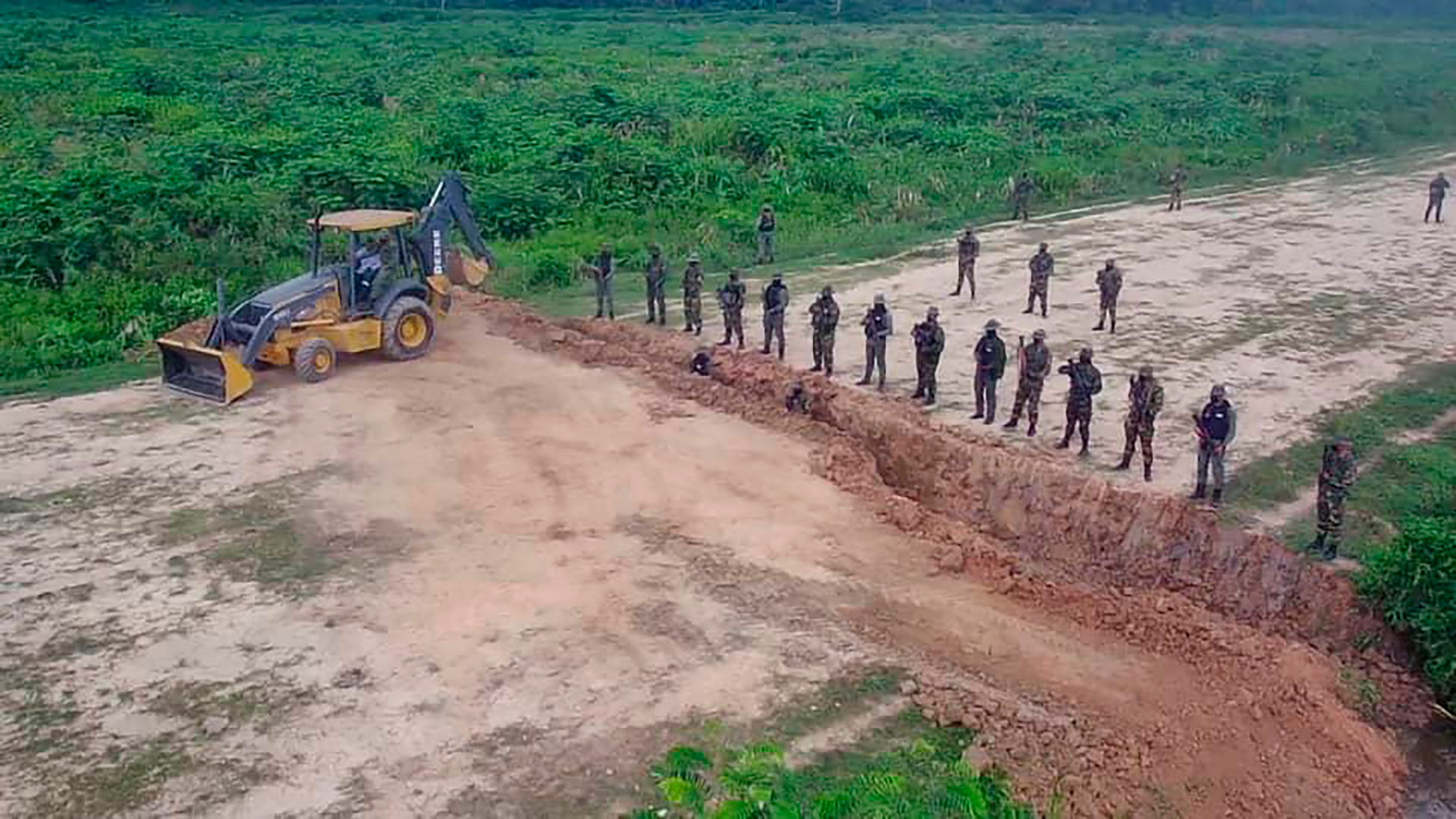 La frontera está plagada de pistas clandestinas, algunas han sido destruidas por la FANB