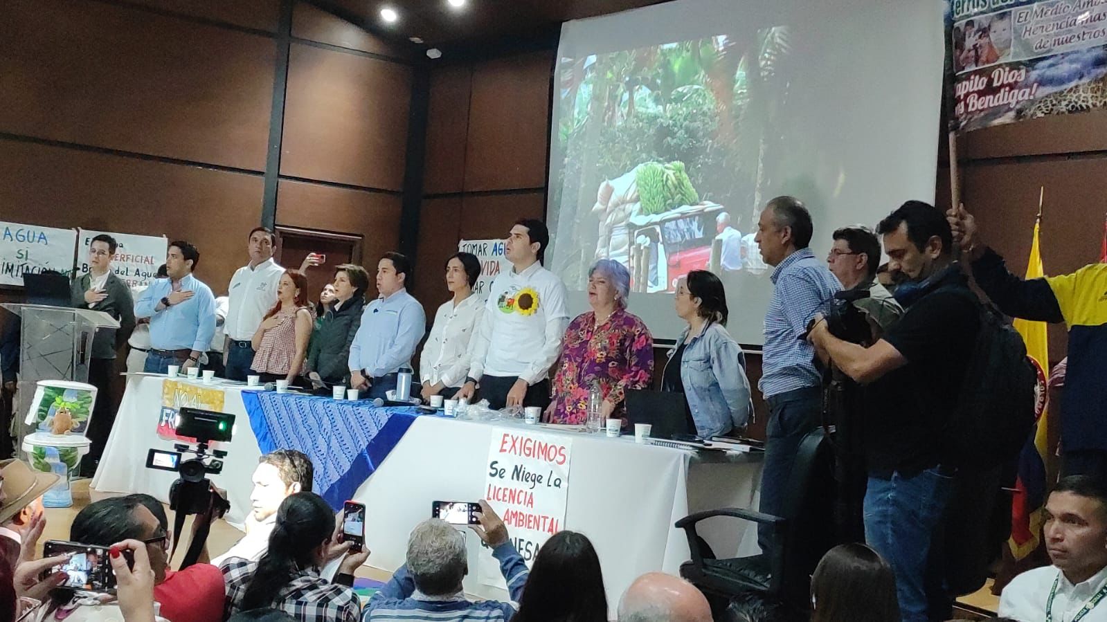 Al cierre del evento la Ministra, como fue su compromiso se reunió con campesinos de la Provincia de Soto Norte (Santander) y de Pamplona (Norte de Santander) para conocer sus realidades específicas y buscar puntos de acuerdo que permitan sentar las bases del ordenamiento territorio.