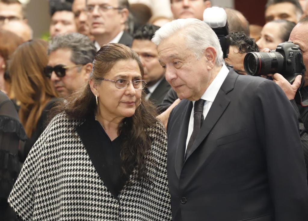 AMLO acompañó en uno de los homenajes a Rosario Orozco, esposa de Barbosa(foto: Cortesía)