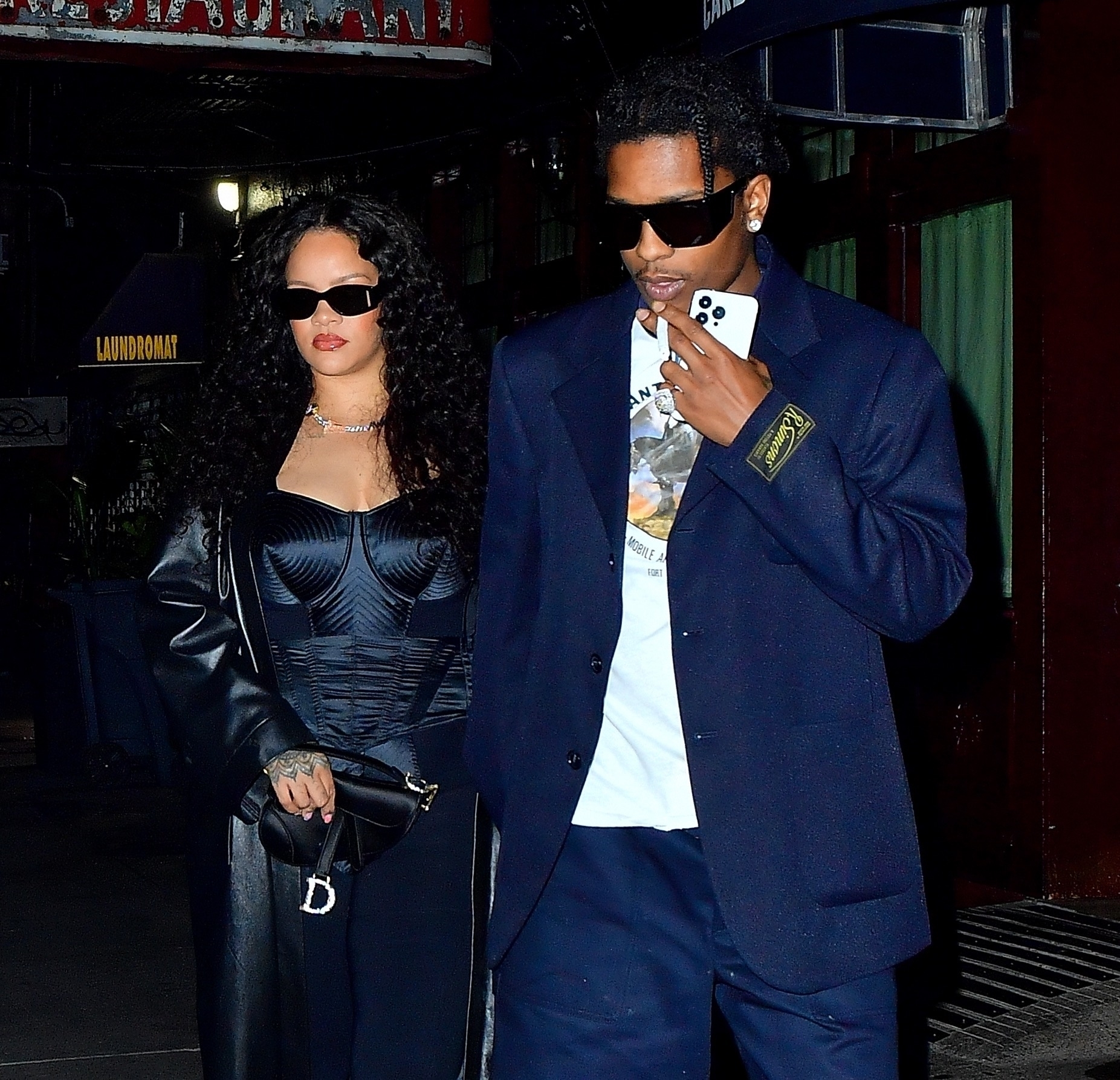  Rihanna junto a su novio A$AP Rocky. Foto © 2022 Backgrid/The Grosby Group

