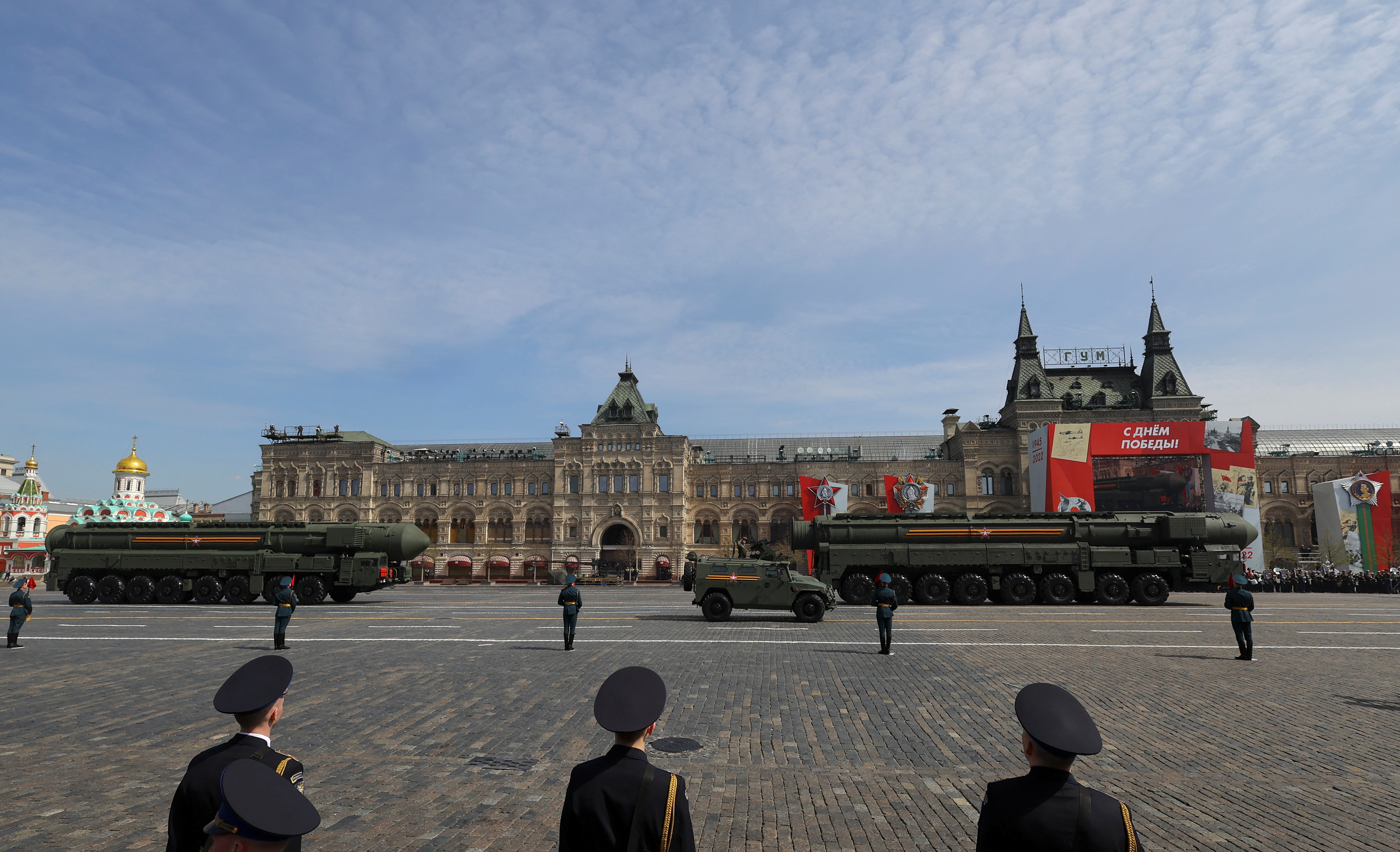 Los sistemas de misiles balísticos intercontinentales Yars rusos circulan en la Plaza Roja durante un ensayo para un desfile militar que marca el aniversario de la victoria sobre la Alemania nazi en la Segunda Guerra Mundial en el centro de Moscú, Rusia, el 7 de mayo de 2022. REUTERS/Evgenia Novozhenina