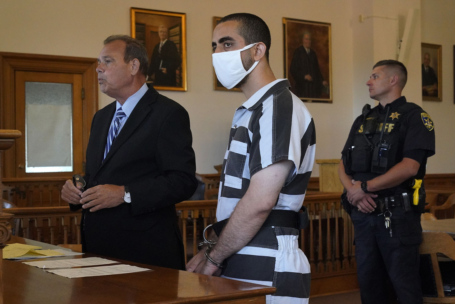 Hadi Matar, de 24, se declaró inocente tras apuñalar al escritor Salman Rushdie el viernes (AP Photo/Gene J. Puskar)