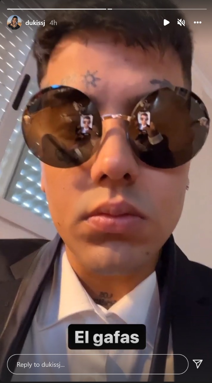 El Duki, aka "El Gafas", listo para asistir a la boda (Instagram)