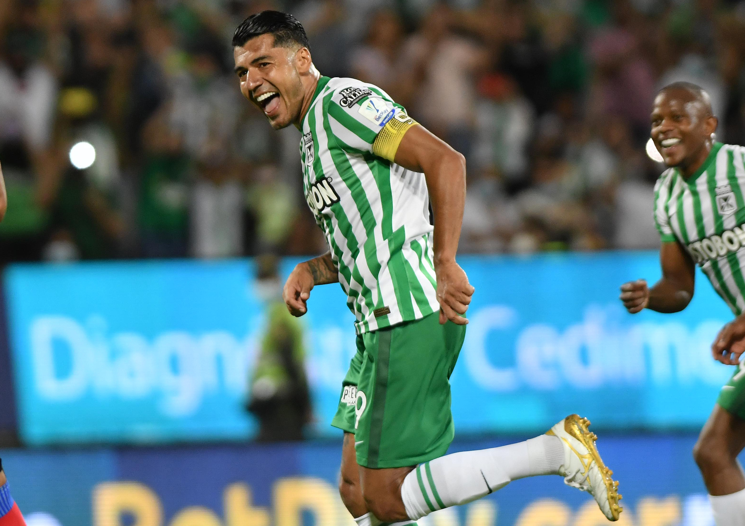 MEDELLIN - COLOMBIA, 25-09-2021: Jefferson Duque de Nacional celebra después de anotar el primer gol de su equipo partido entre Atlético Nacional y Deportivo Pasto por la fecha 11 como parte de la Liga BetPlay DIMAYOR II 2021 jugado en el estadio Atanasio Girardot de la ciudad de Medellín. 

Foto: VizzorImage / Luis Benavides