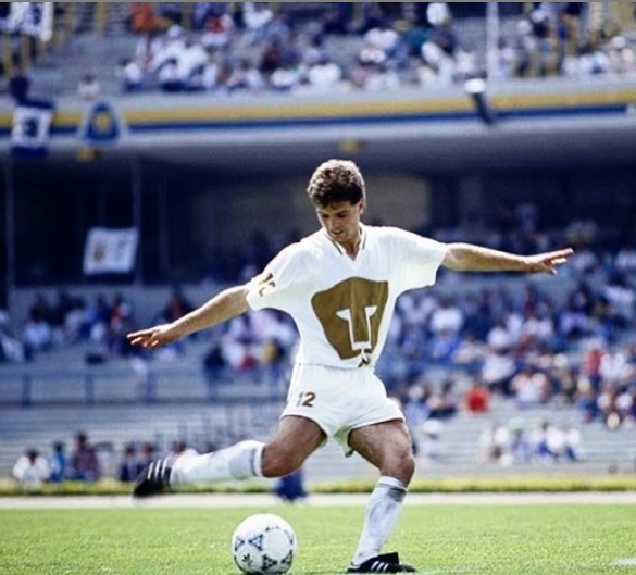 Durante la temporada 1988 - 1989 Campos Navarrete consiguió anotar 14 goles mientras que Luis García solo 11 (Foto: Instagram/@garciaposti)