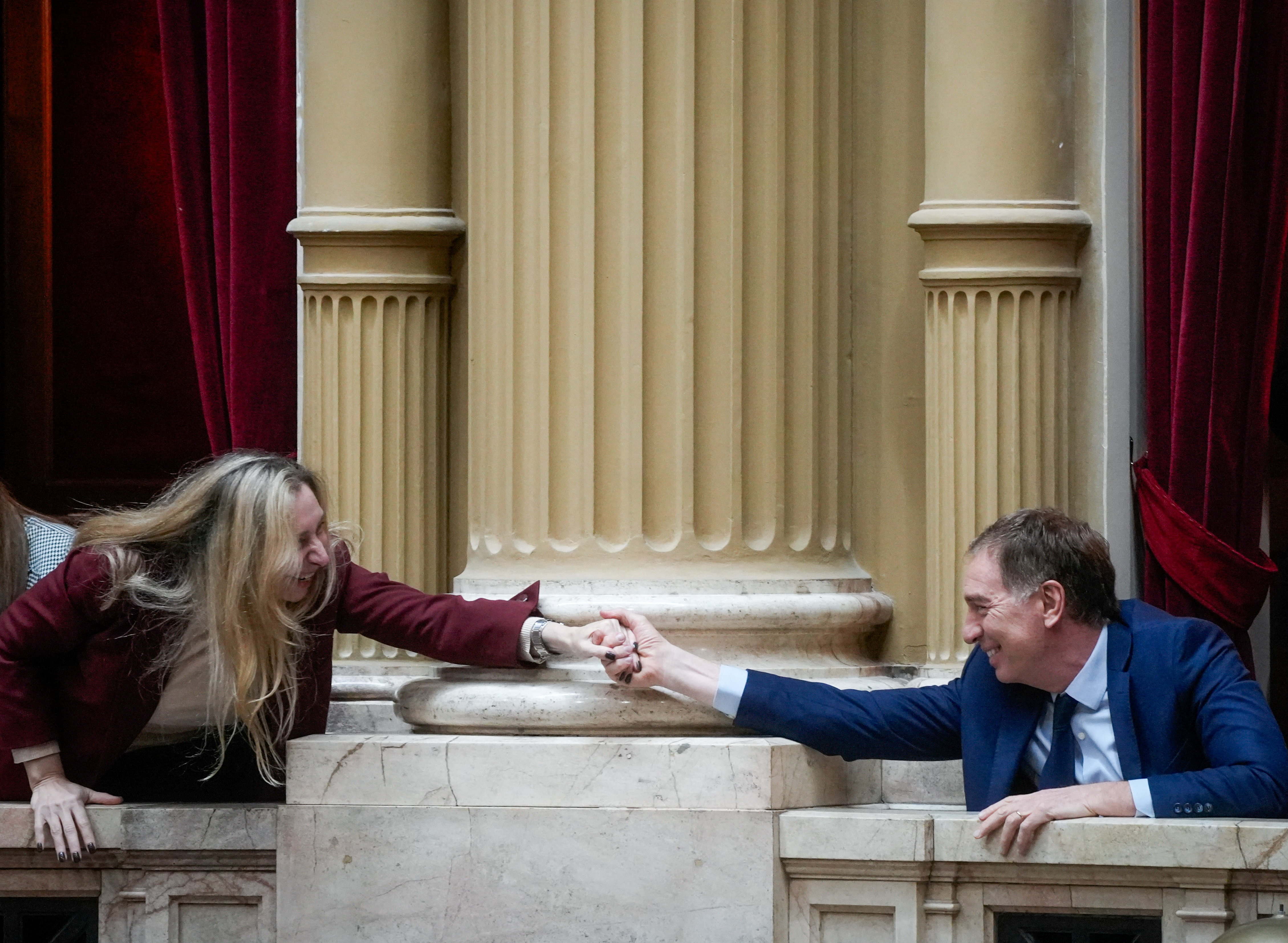 La salida de Adorni y la llegada de Santilli reconfiguran el poder pol&iacute;tico de Milei en plena crisis interna.