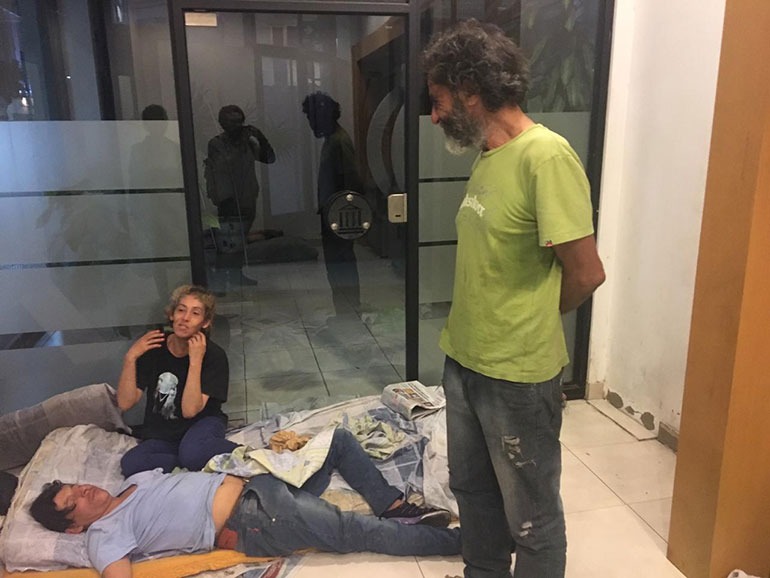 Radiografía de un Homo Argentum: un hijo de 40 años que todavía vive con sus padres, ¿mandato incumplido o crisis económica?