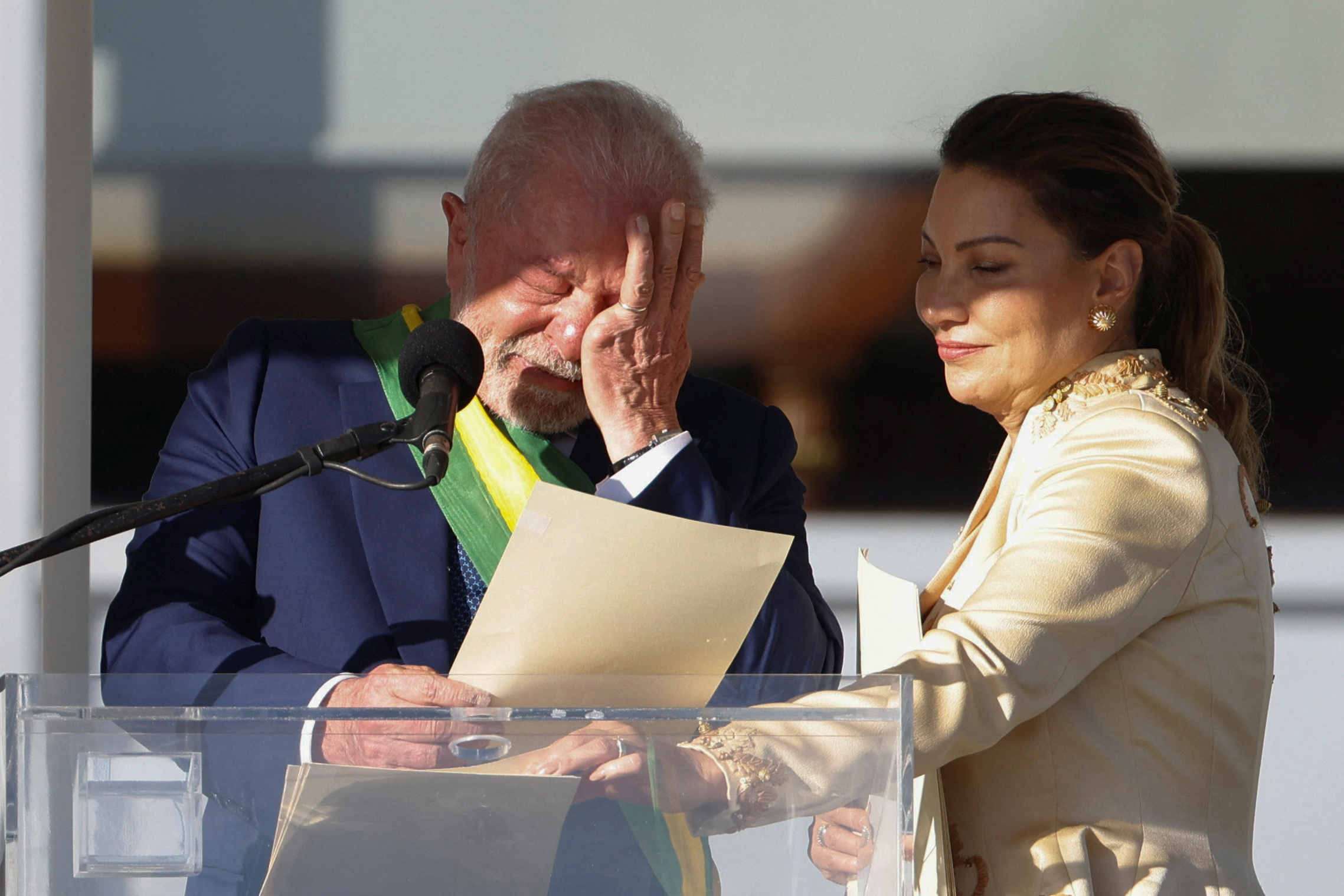 Lágrimas. Luiz Inacio Lula da Silva llora en su discurso junto a su esposa, Rosangela "Janja" da Silva