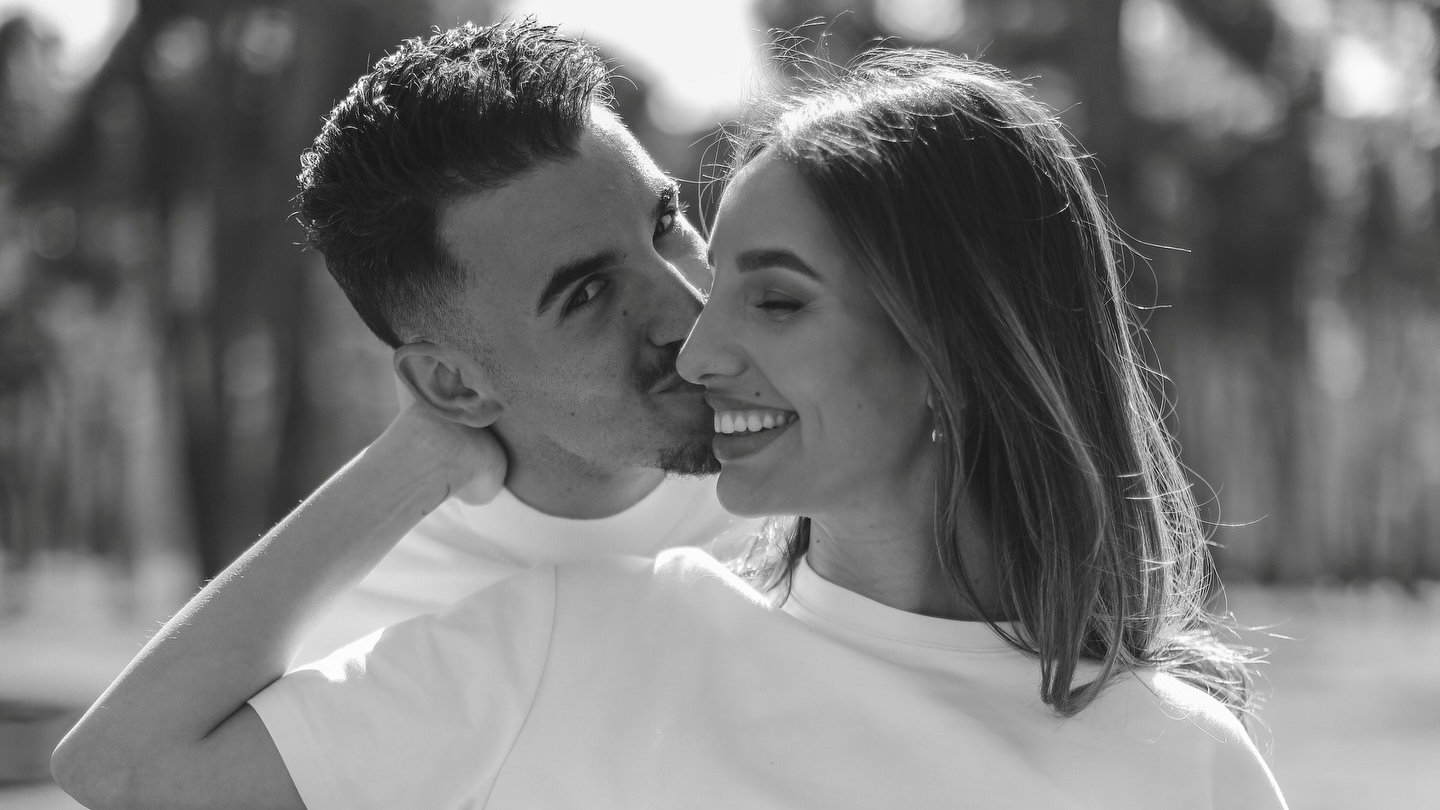 Luna Serrat y Dani Ceballos anuncian que van a ser padres de gemelos: el cantante se convertirá en bisabuelo por partida doble - Infobae