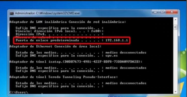 Usando las teclas Windows+R y escribiendo el comando ipconfig, se puede ver la dirección IP del router al que está conectada la laptop o computadora de escritorio.