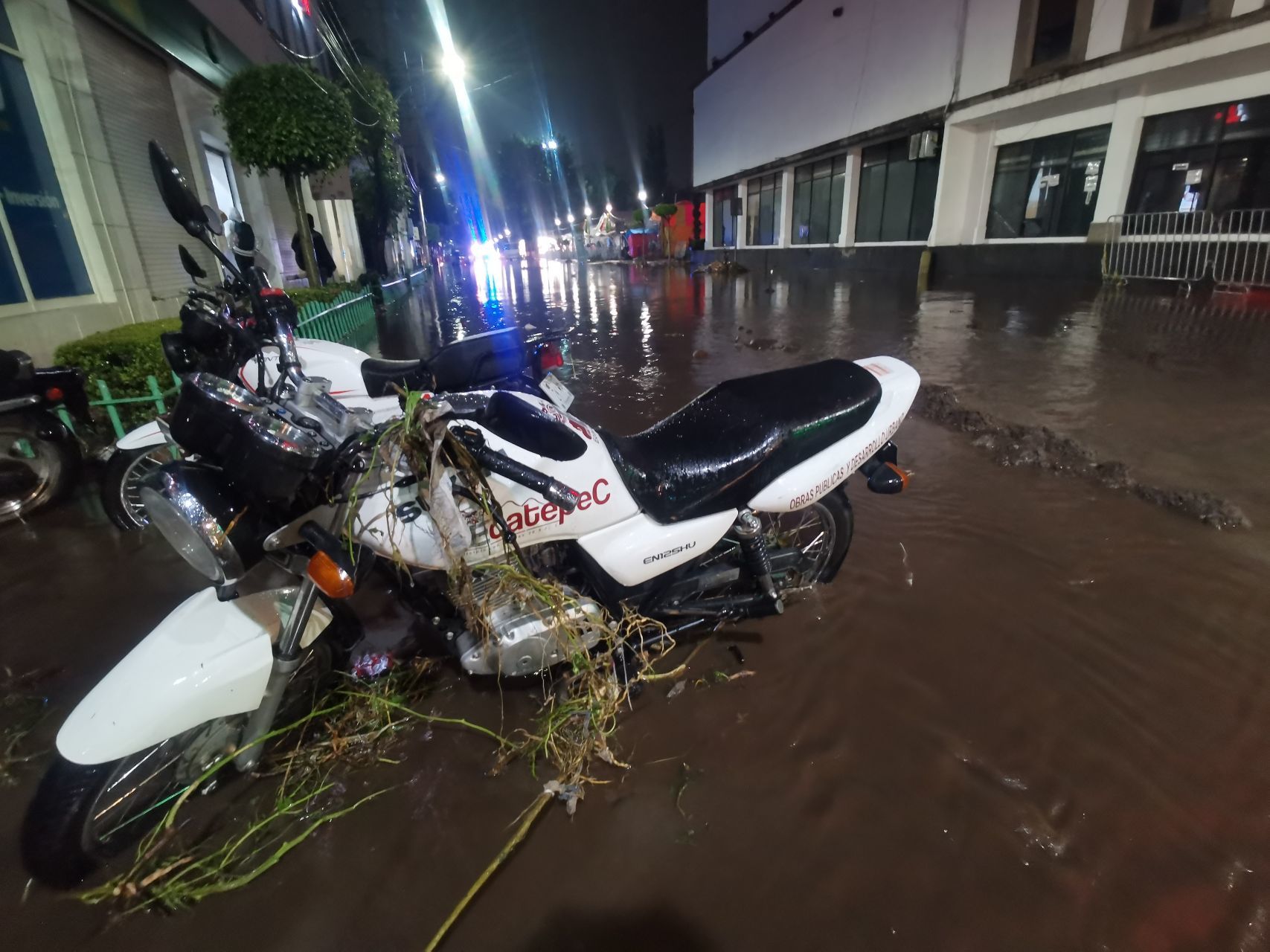 Autoridades informaron que hay 19 colonias afectadas; es decir, entre 120 mil y 150 mil personas que sufren las inundaciones en las vías López Portillo, San Cristóbal Centro, Cerro de Guadalupe y Morelos (FOTO: MOISÉS PABLO/CUARTOSCURO.COM)