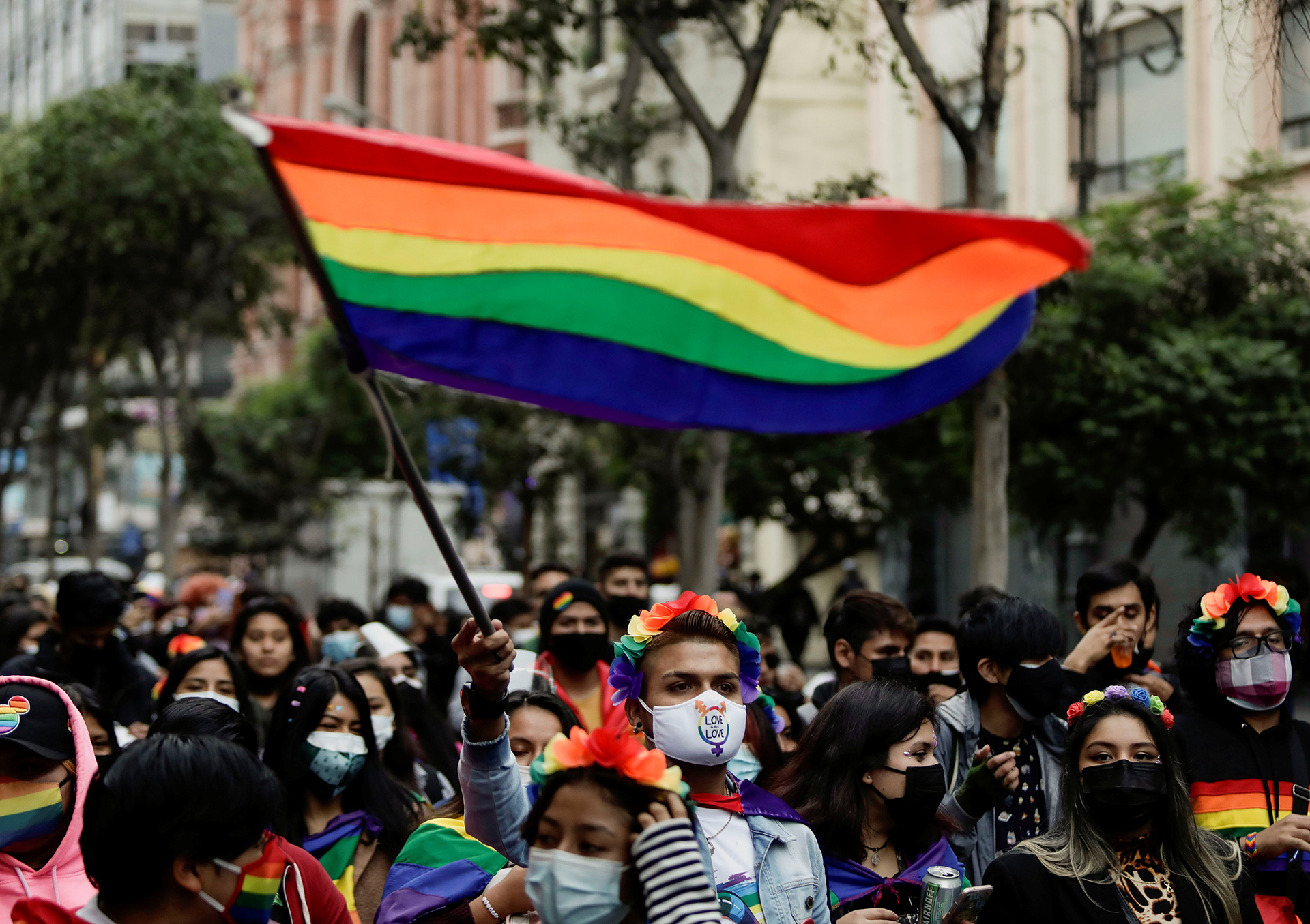 Promsex rechaza prejuicio contra personas trans ante caso de sujeto que ingresó a colegio vestido como escolar