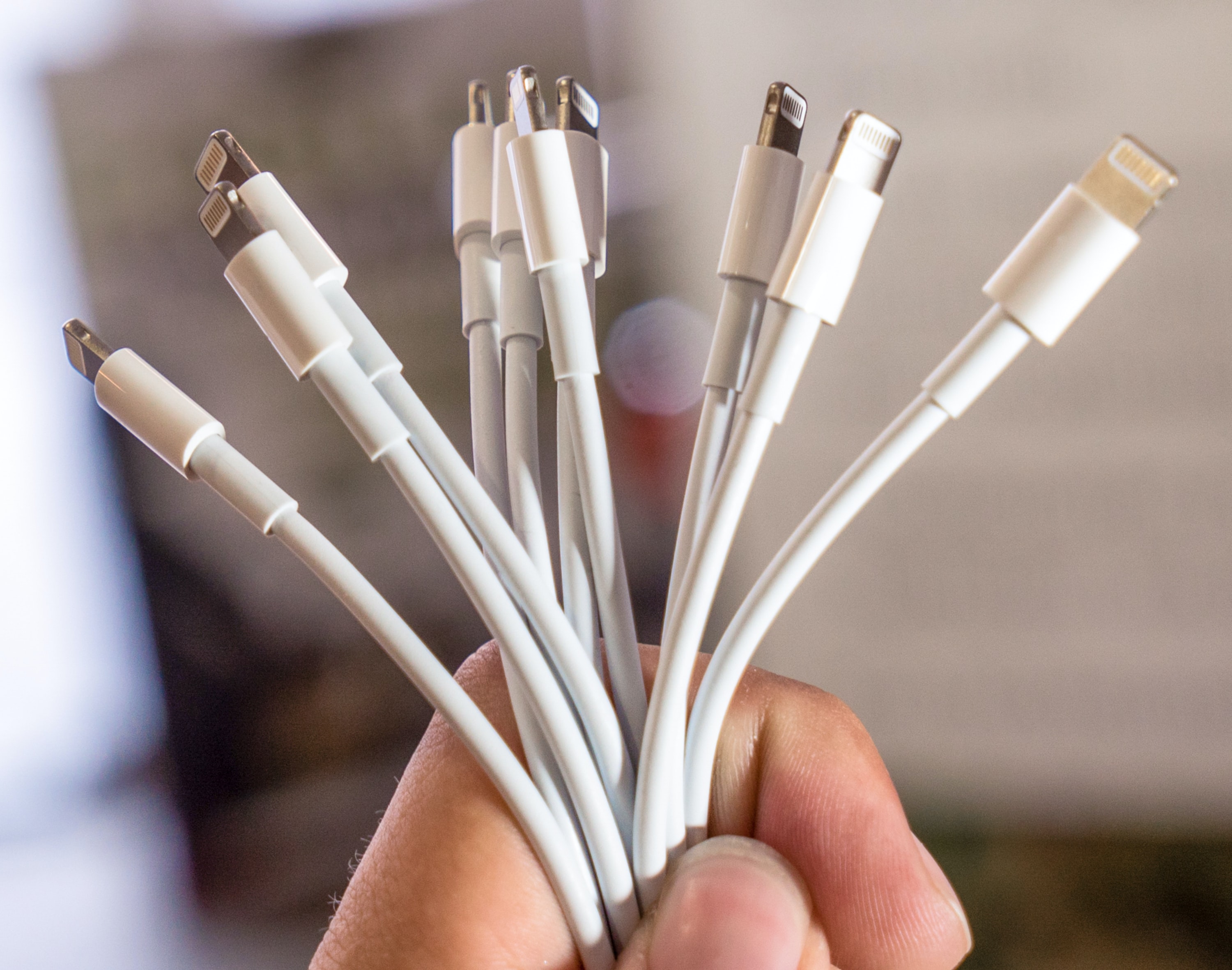 Apple aseguró que no está contento con el cambio obligador en Europa, pero que deben realizarlo para cumplir con a ley.