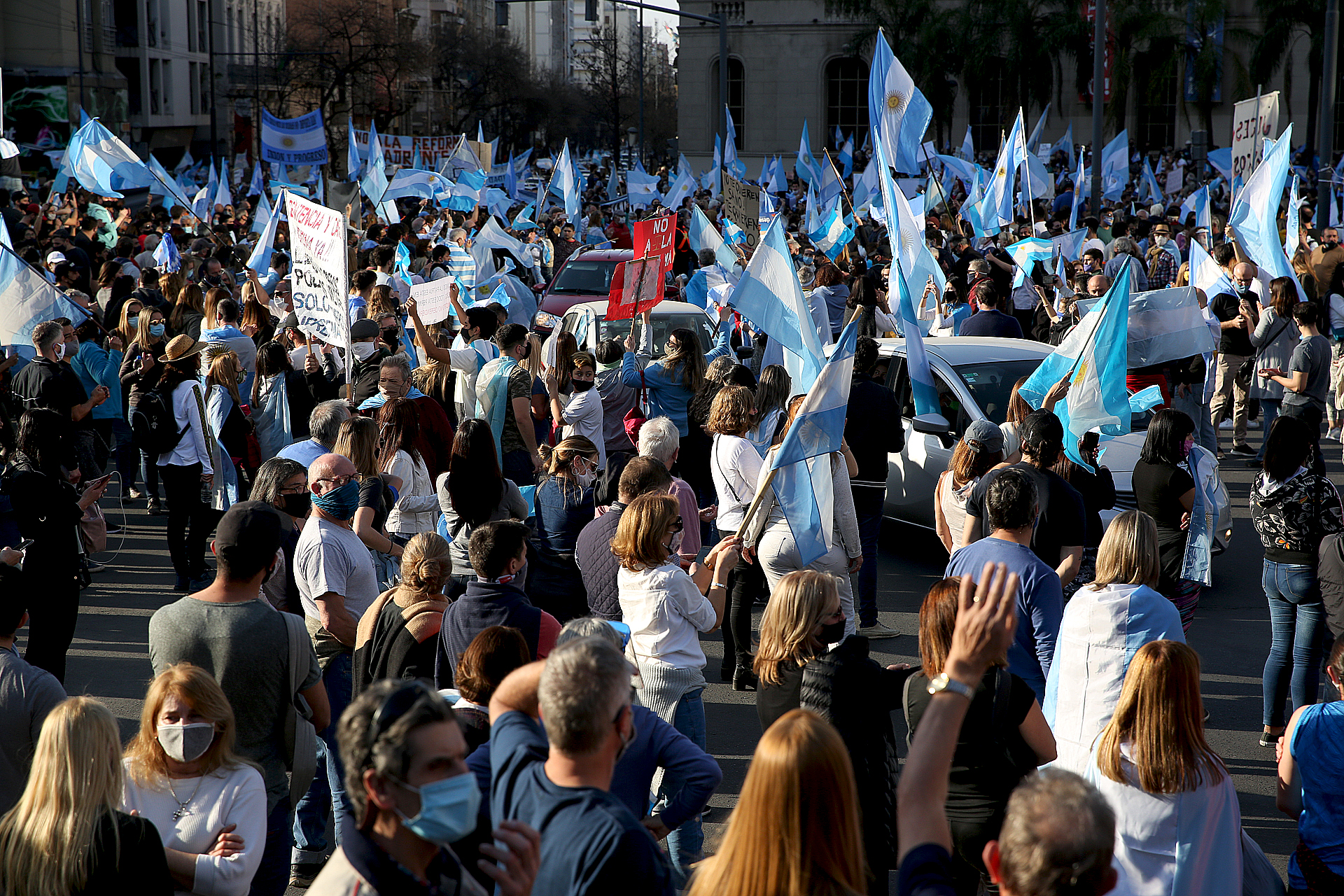 La protesta en la capital de Córdoba. Hubo concentraciones grandes en las principales ciudades del país.