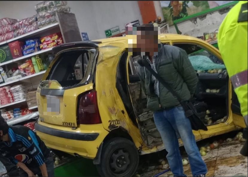 Seis personas resultaron heridas luego de que un taxi chocara contra un supermercado en el sur de Bogotá