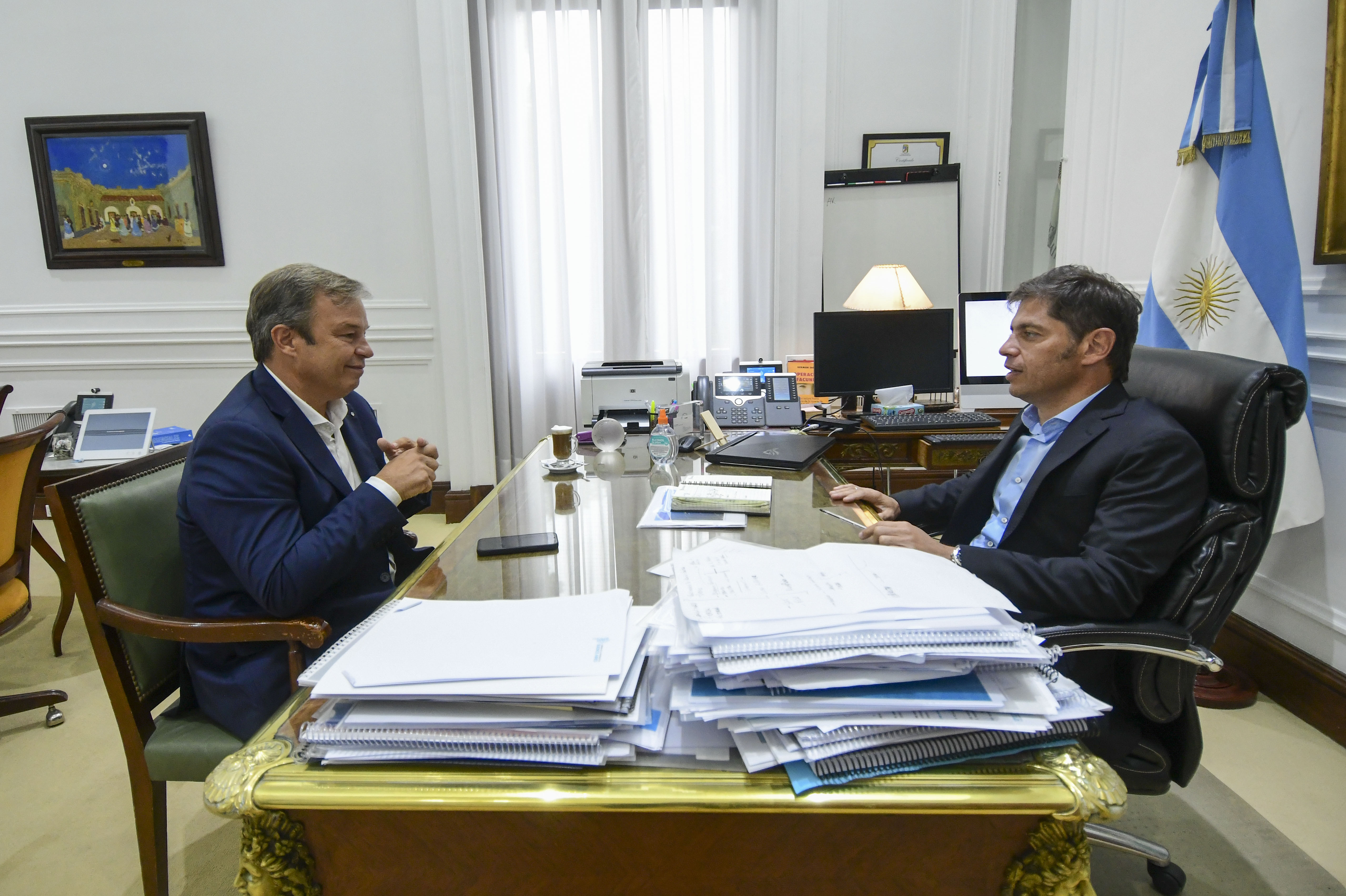 El diputado provincial e intendente en uso de licencia de Almirante Brown, Mariano Cascallares junto al gobernador bonaerense