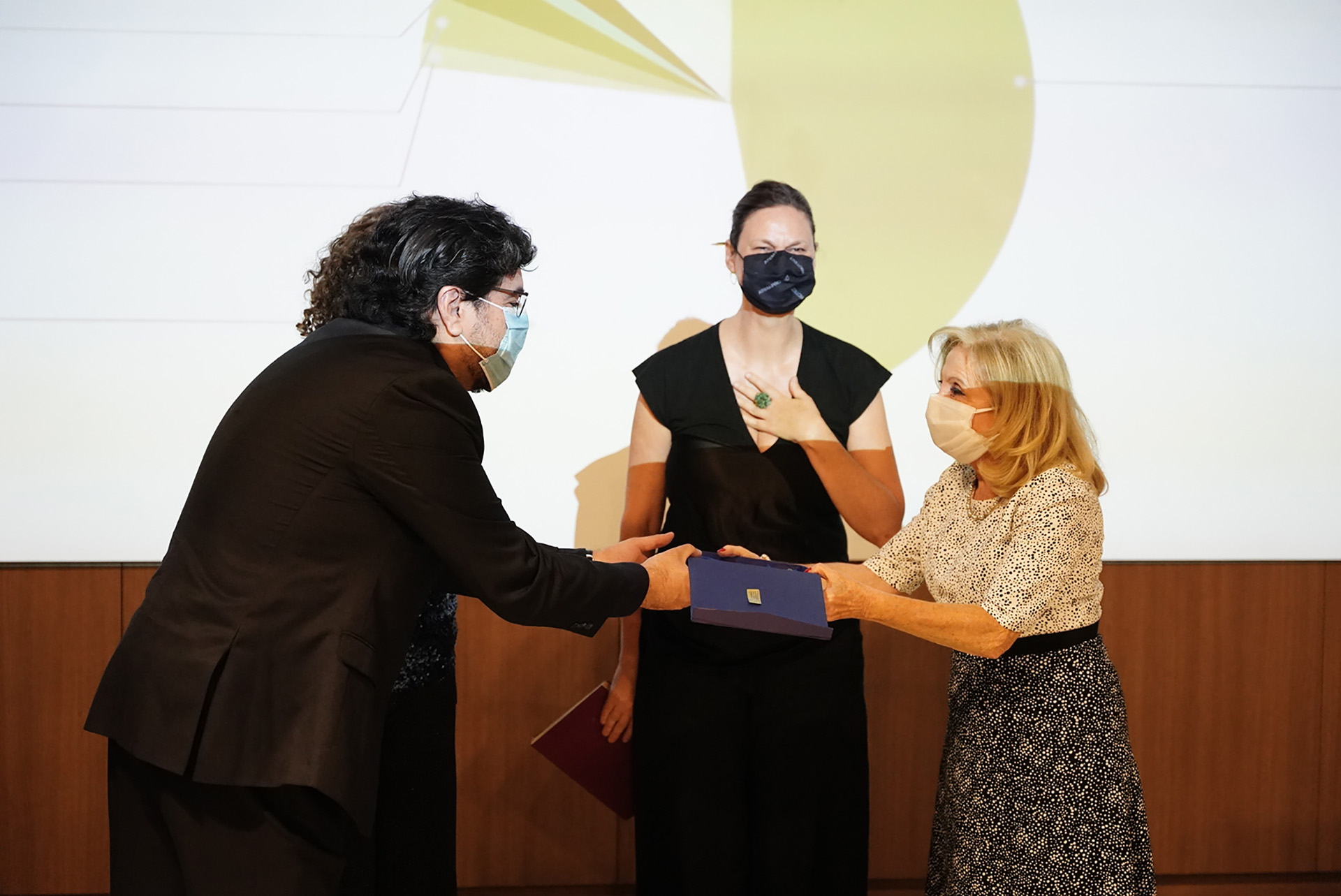 El Premio DAIA a la promoción del Arte y la Cultura fue para Lírica Solidaria Argentina, un voluntariado integrado por cantantes líricos que nació a los pocos meses del inicio de la pandemia, con el fin de amortiguar el severo impacto que la falta de actividad produjo en el sector artístico