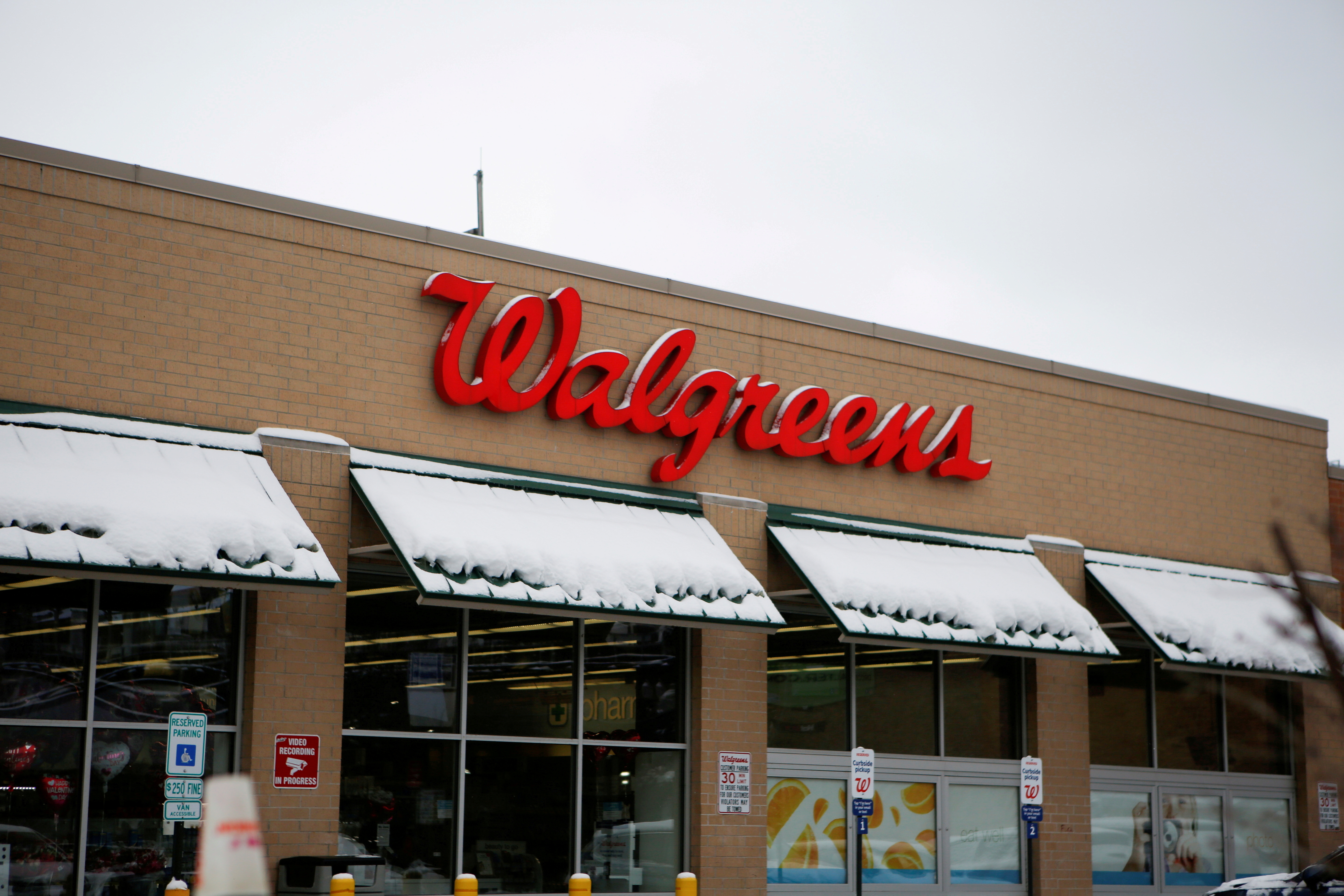 Una tienda Walgreens en Chicago, Illinois, Estados Unidos el 11 de febrero de 2021.  REUTERS/Eileen T. Meslar