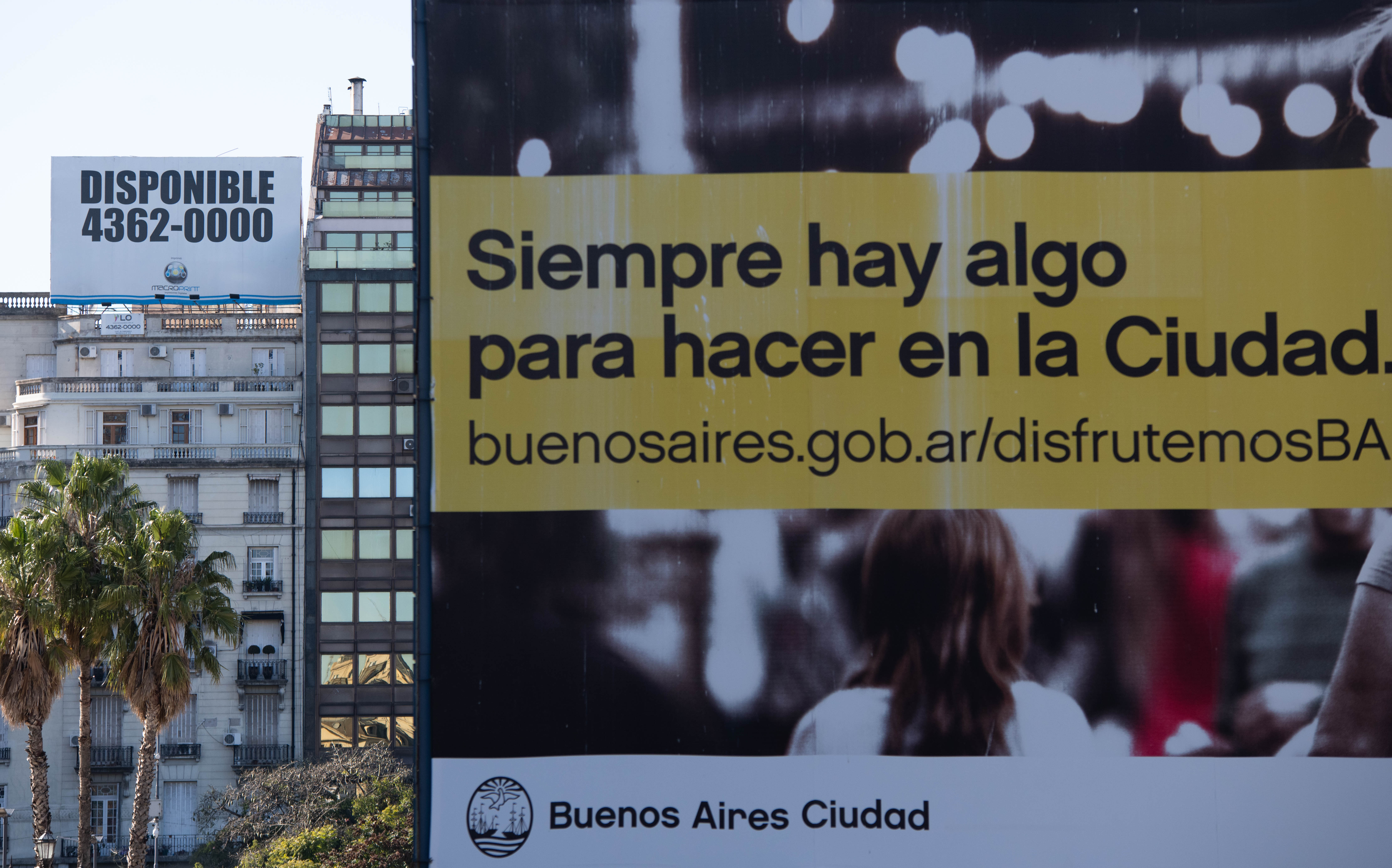 Sólo sobrevive algo de la propaganda institucional