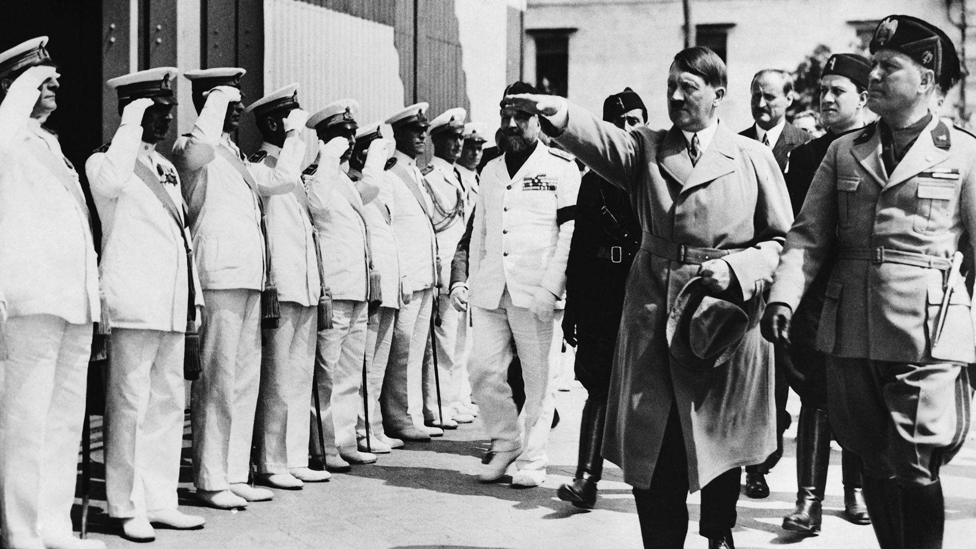 Adolf Hitler y Benito Mussolini en Venecia. Esta fue la primera vez que se reunieron ambos dictadores (Bettmann Archive)