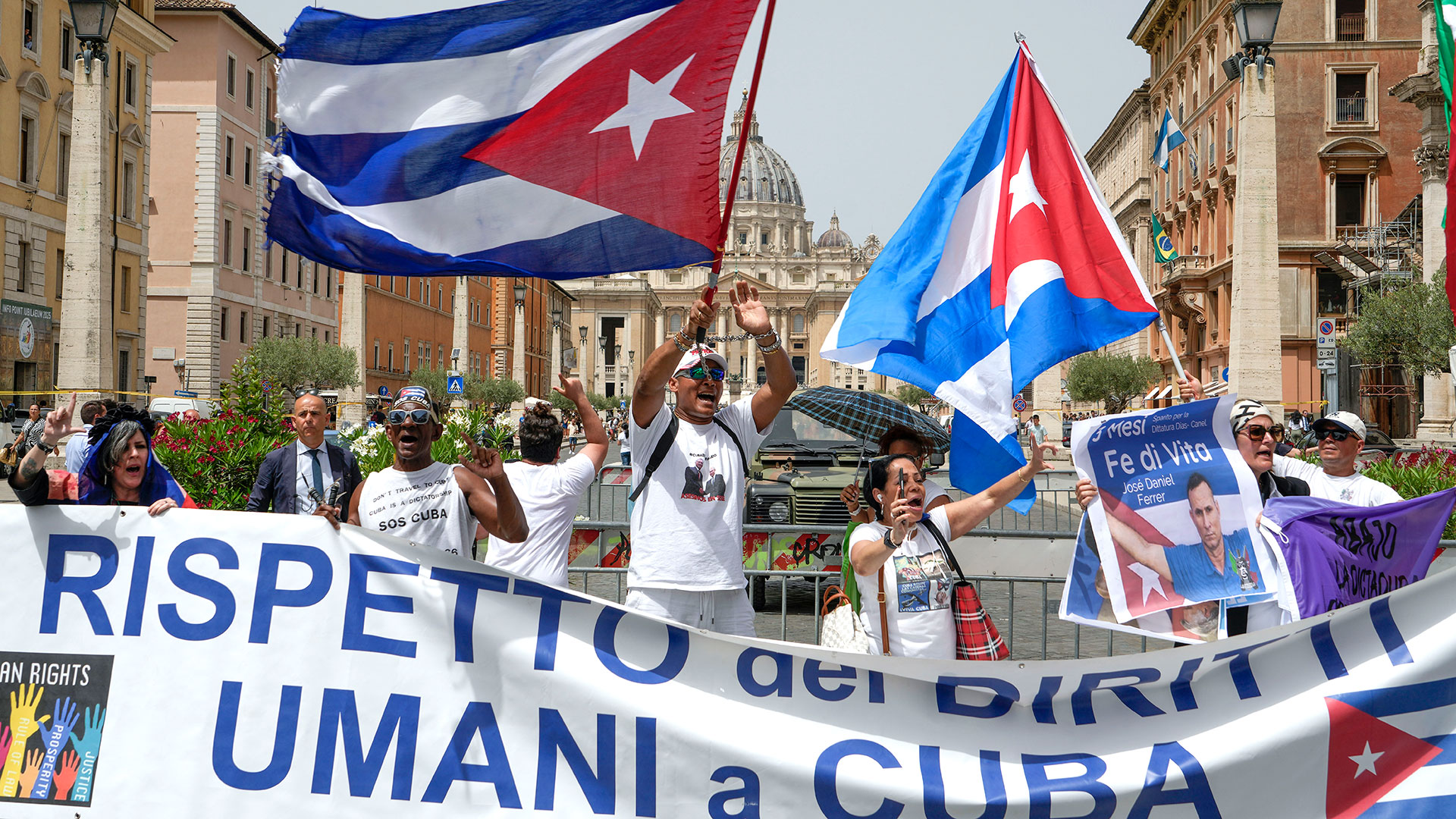 Cubanos protestaron en el Vaticano (AP Photo/Domenico Stinellis)