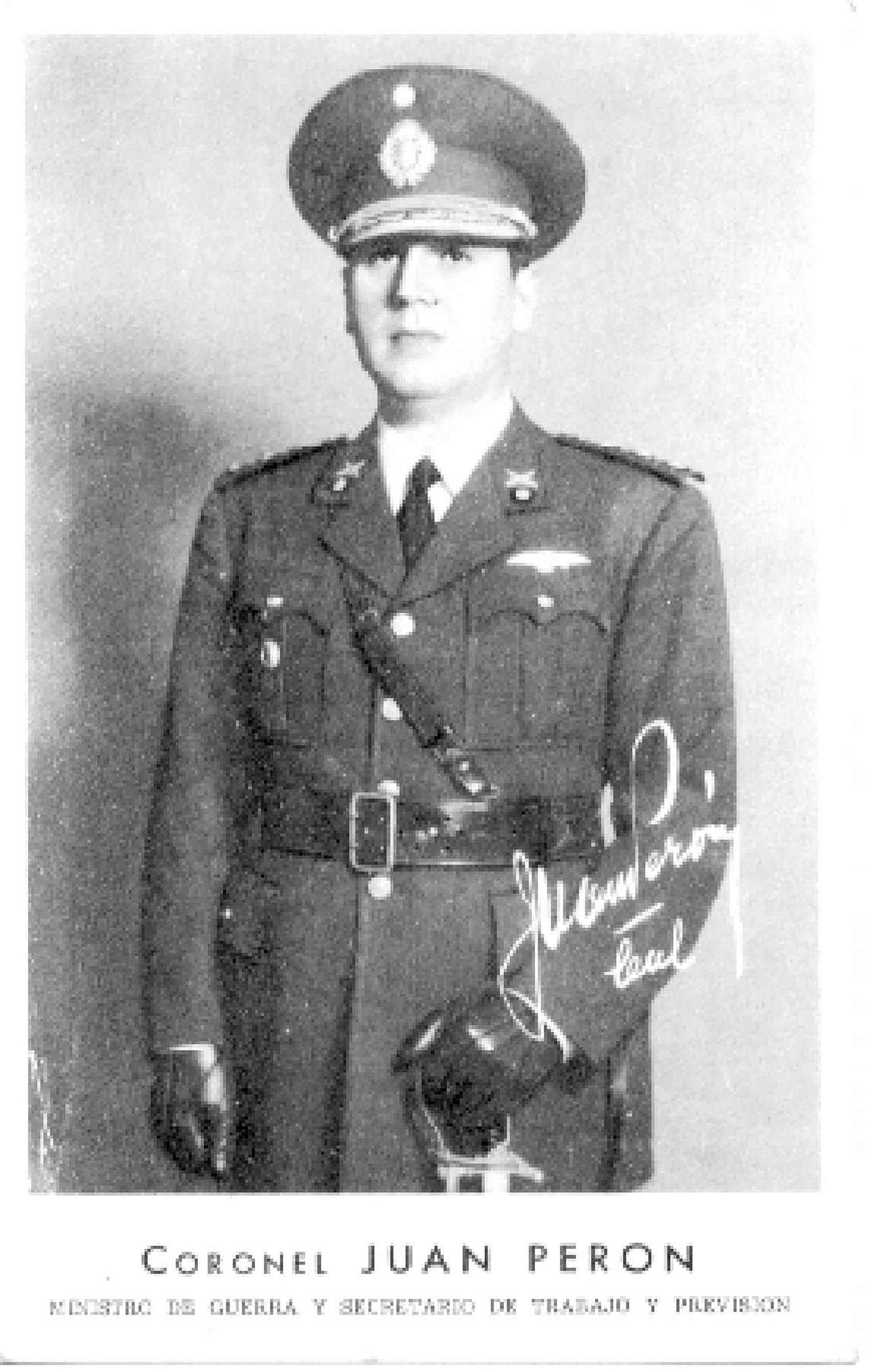 "El subteniente Perón es robusto, de buena presencia y correcta actitud y aptitud. Animado y resuelto, transmite su fibra militar a la tropa que instruye", consignó su jefe de Regimiento