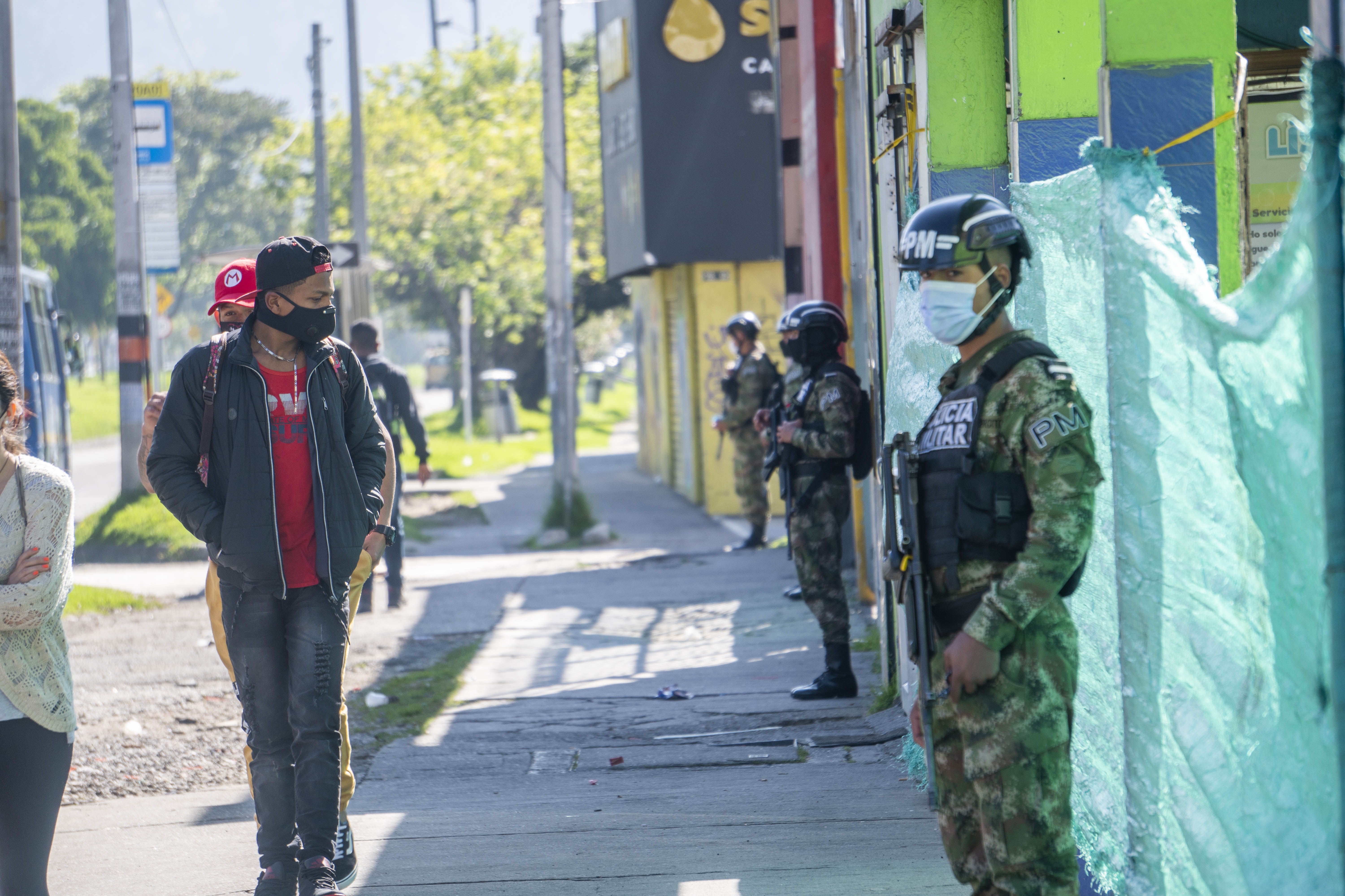 Ejército custodiará las estaciones de Policía y las URI de Bogotá