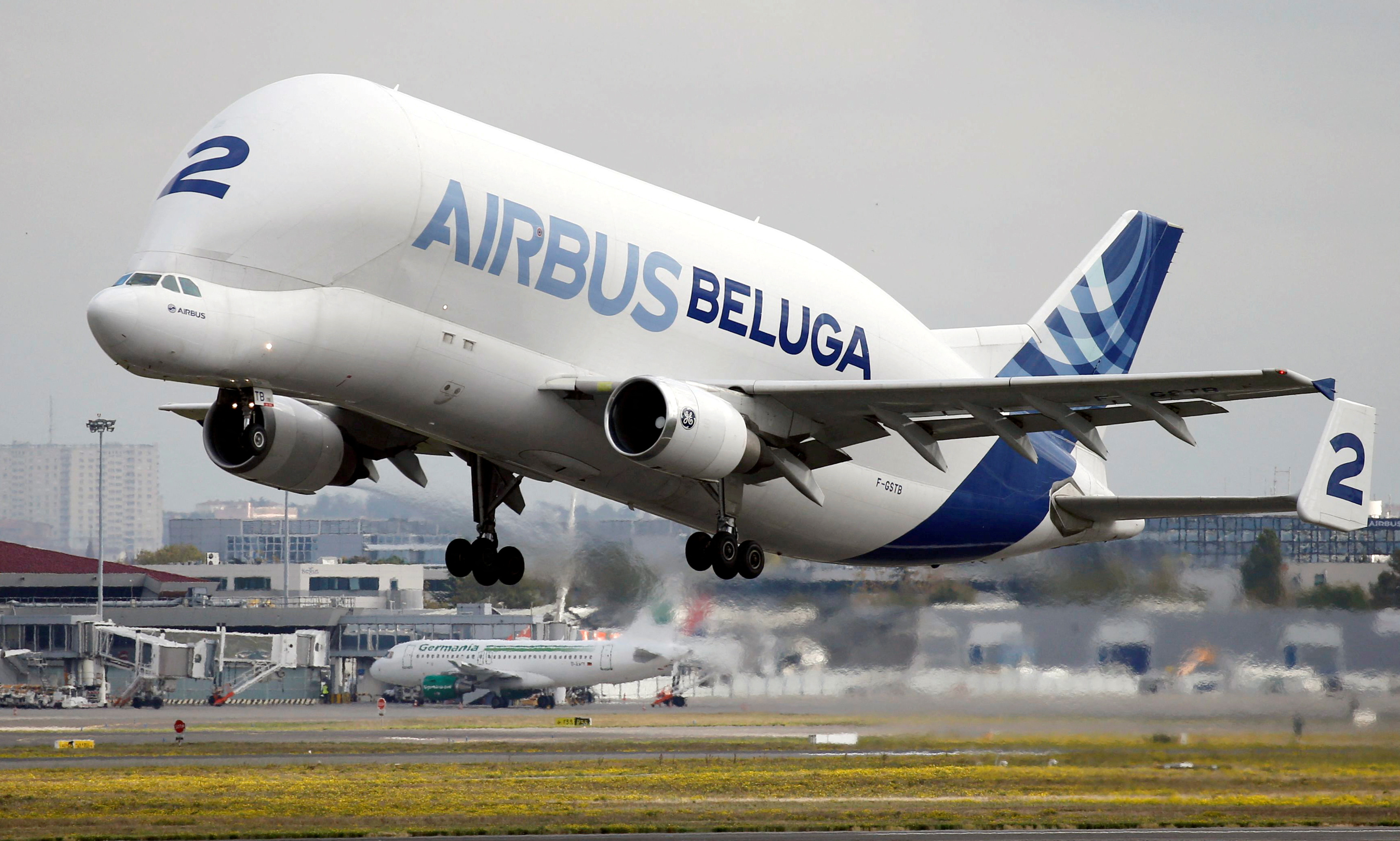 Cómo es el Beluga ST, el avión-ballena que surcó los cielos latinoamericanos por primera vez en su historia