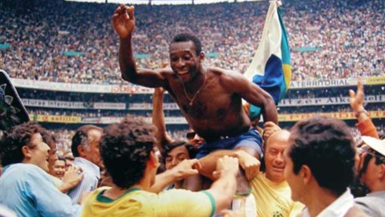 Pelé campeón del mundo en México 1970 en el Estadio Azteca 