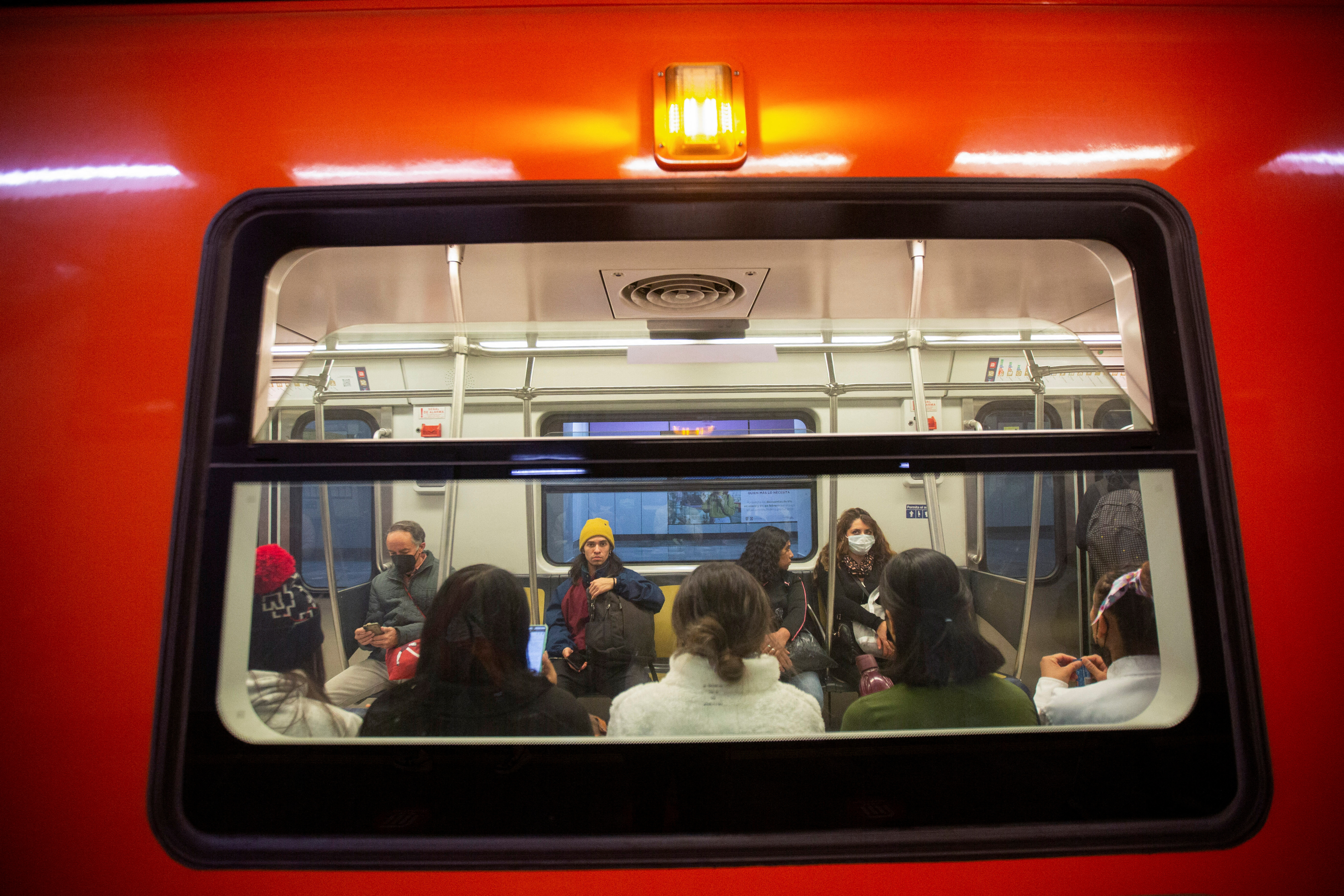 Commuters are seen inside the metro train car at Line 3 in Mexico City, Mexico January 20, 2023. REUTERS/Quetzalli Nicte-Ha