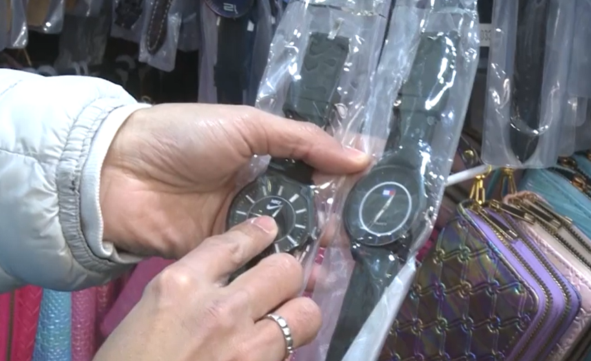 En uno de los operativos se encontraron relojes falsificados 