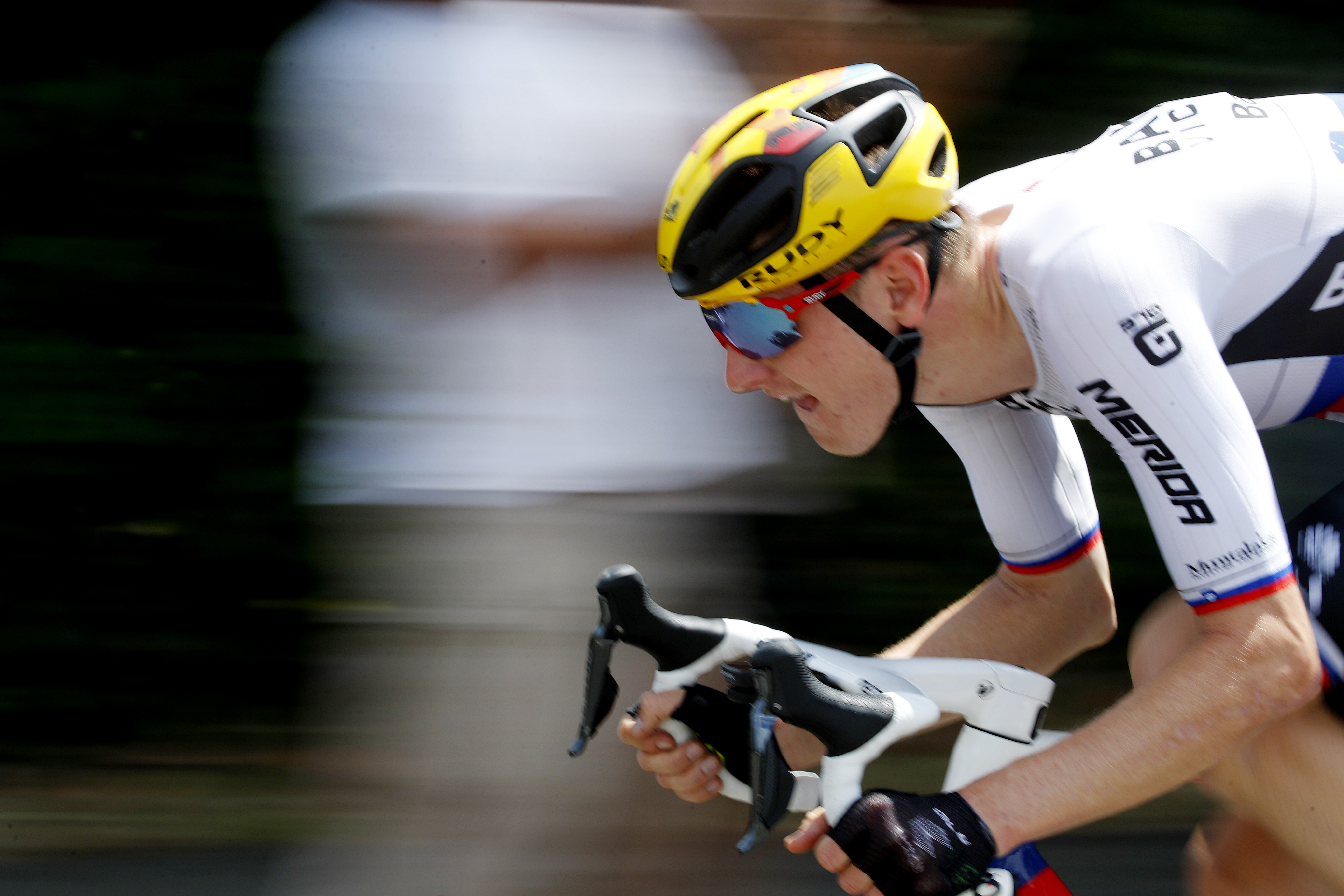 Ciclismo - Tour de Francia - etapa 19 - Mourenx a Libourne - Francia - 16 de julio de 2021 Bahrein El jinete victorioso Matej Mohoric de Eslovenia en acción durante la etapa 19 REUTERS/Stephane Mahe